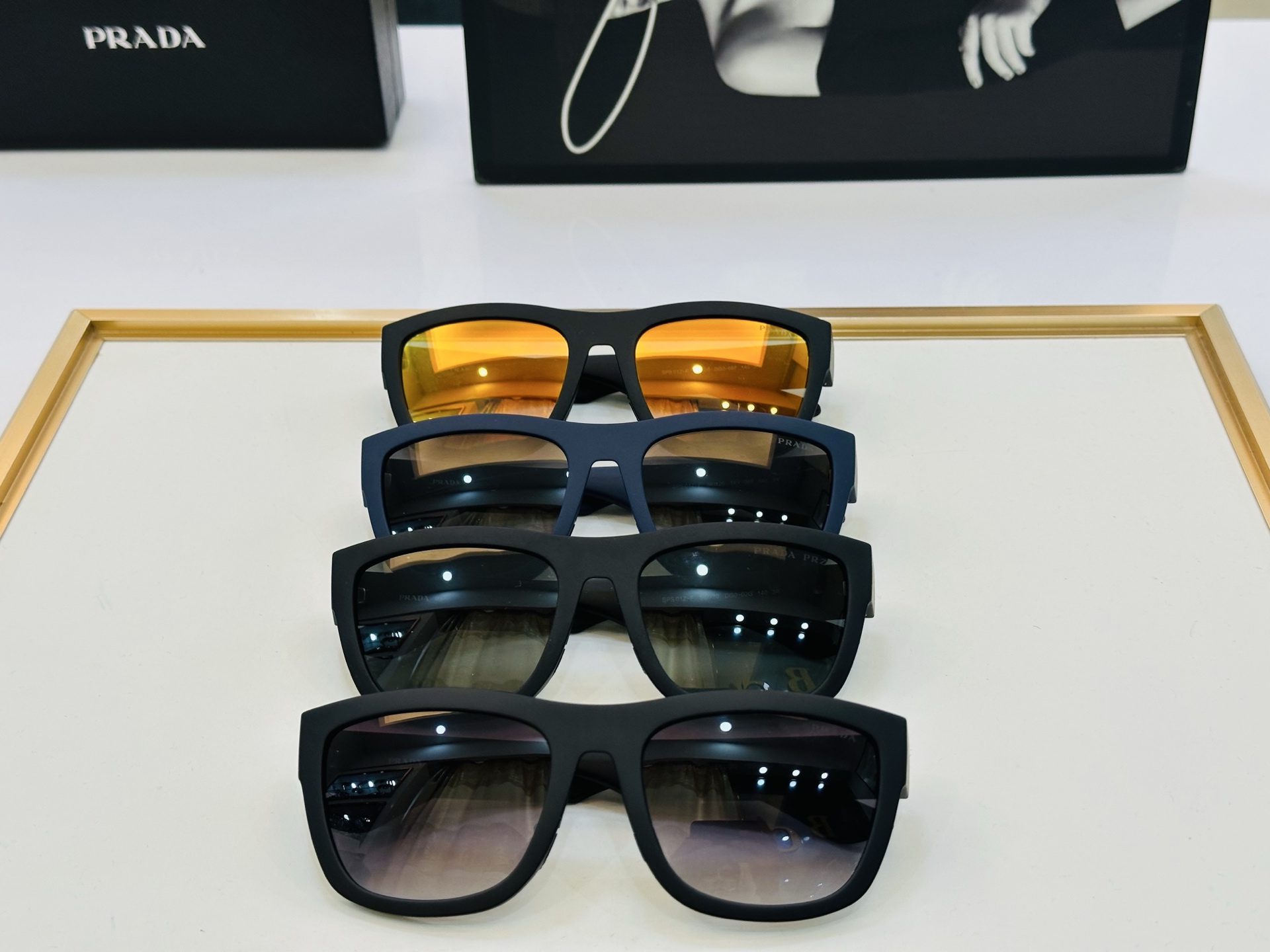 🔺PRAD*🔻普家 SPS 01Z Size：56口20-140 眼镜系列堪称精湛制作 彰显独特个 W最
