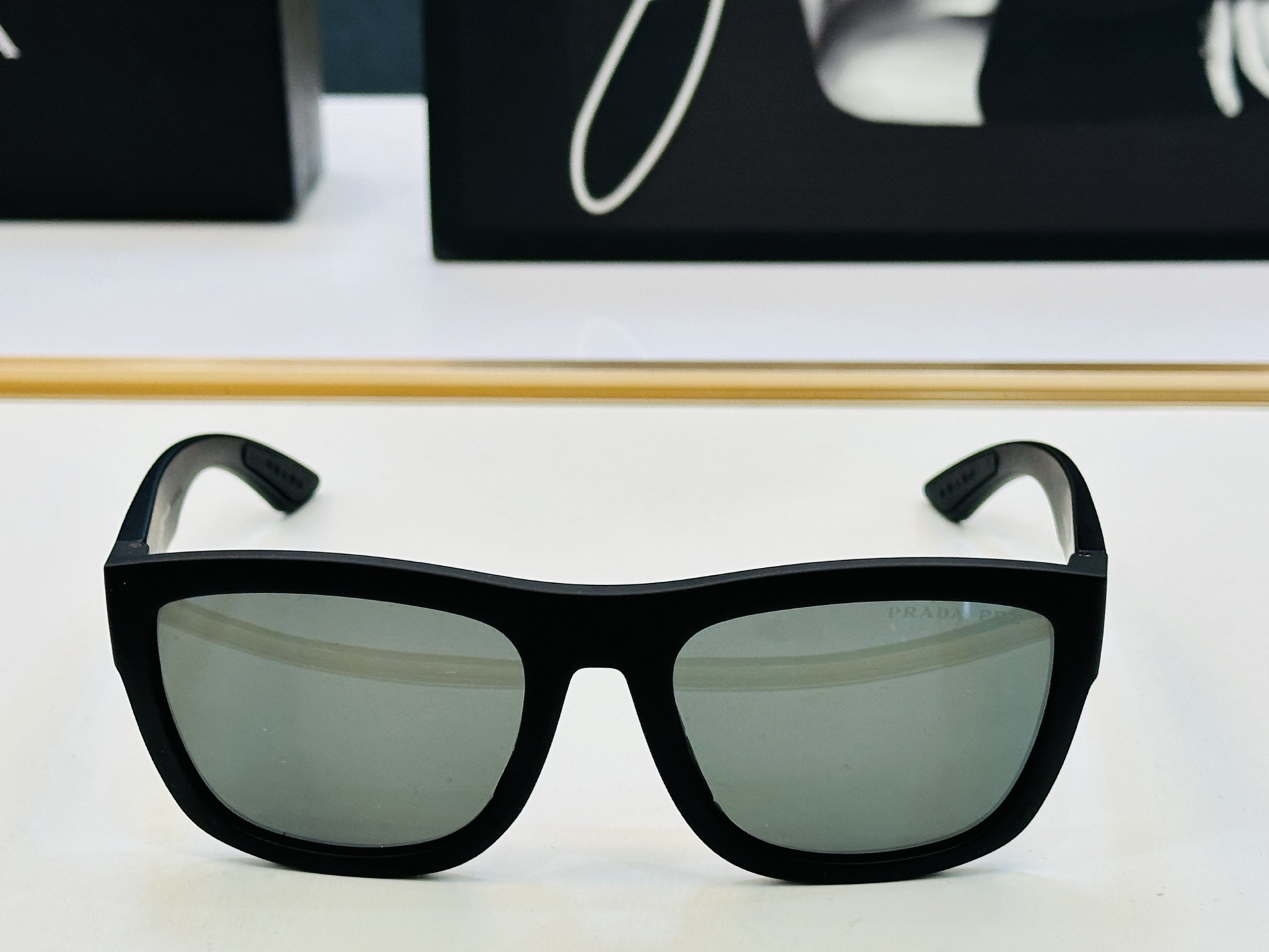 🔺PRAD*🔻普家 SPS 01Z Size：56口20-140 眼镜系列堪称精湛制作 彰显独特个 W最