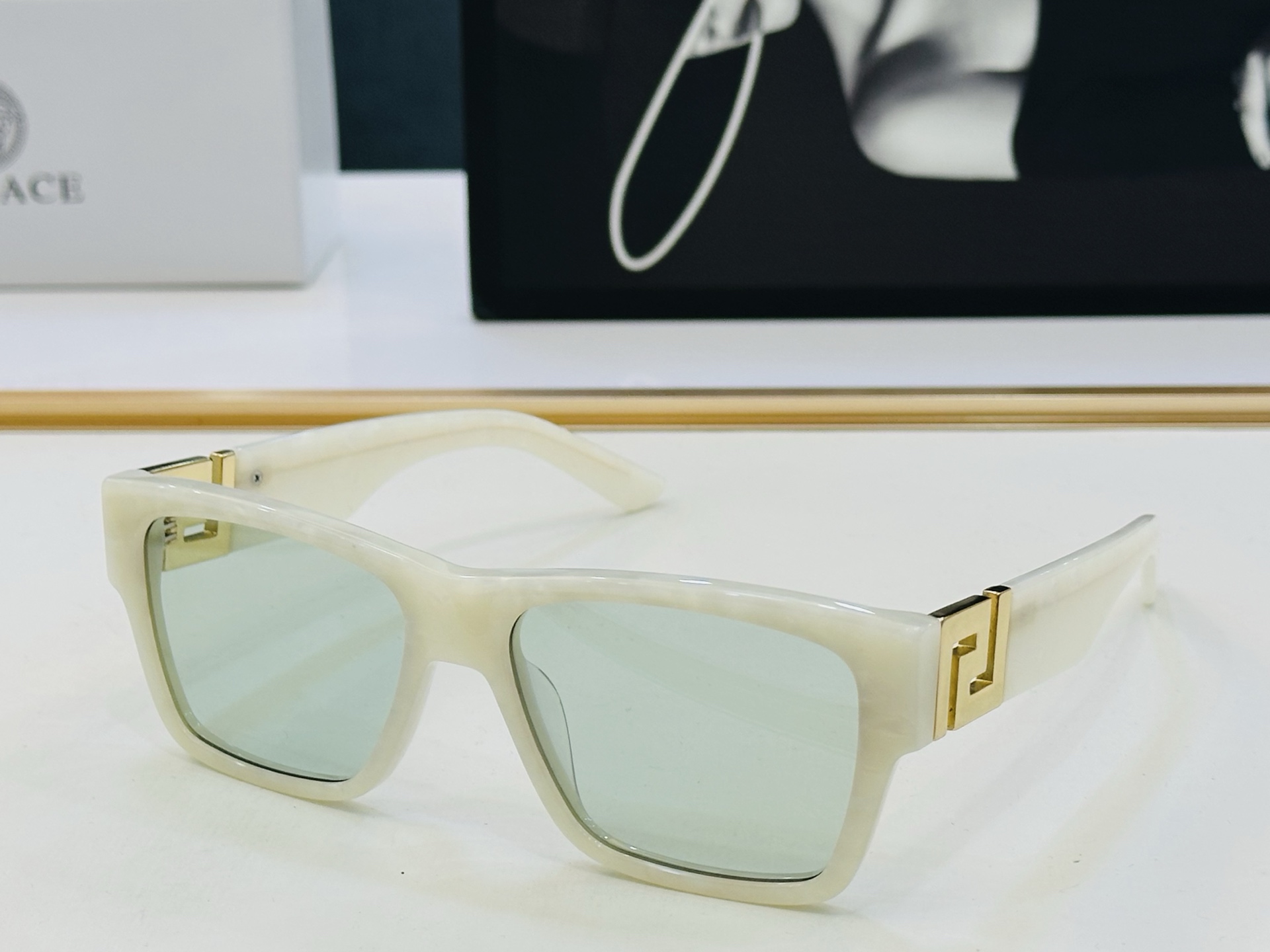 🎉🎉范思家 VERSACE✨✨✨MODEL：VE4296 ✨✨✨SIZE：55口18-145 ✨L有范