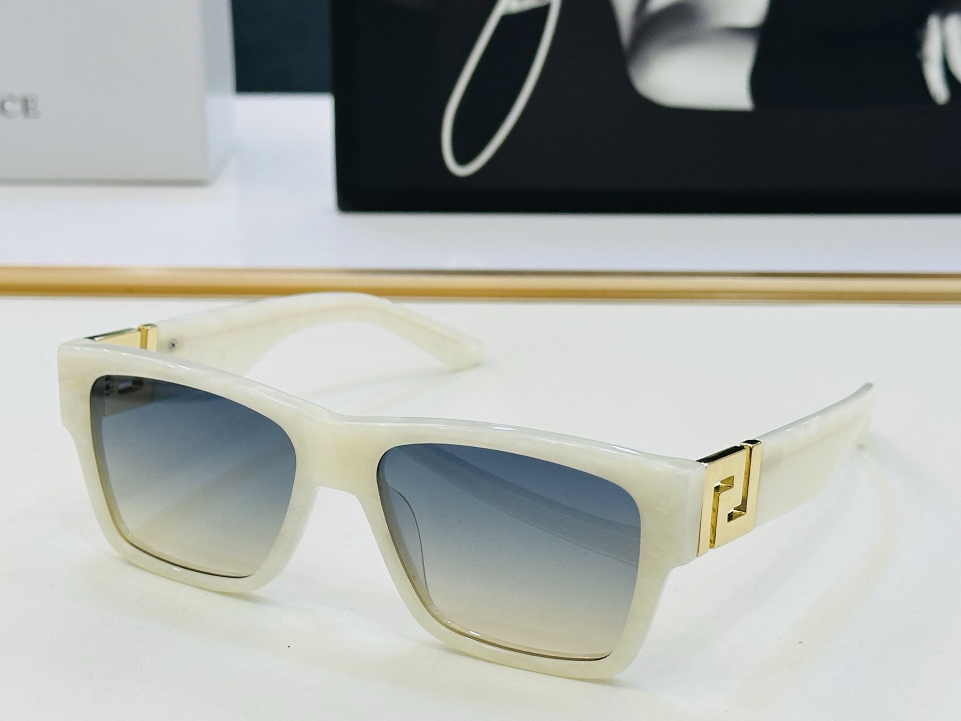 🎉🎉范思家 VERSACE✨✨✨MODEL：VE4296 ✨✨✨SIZE：55口18-145 ✨L有范