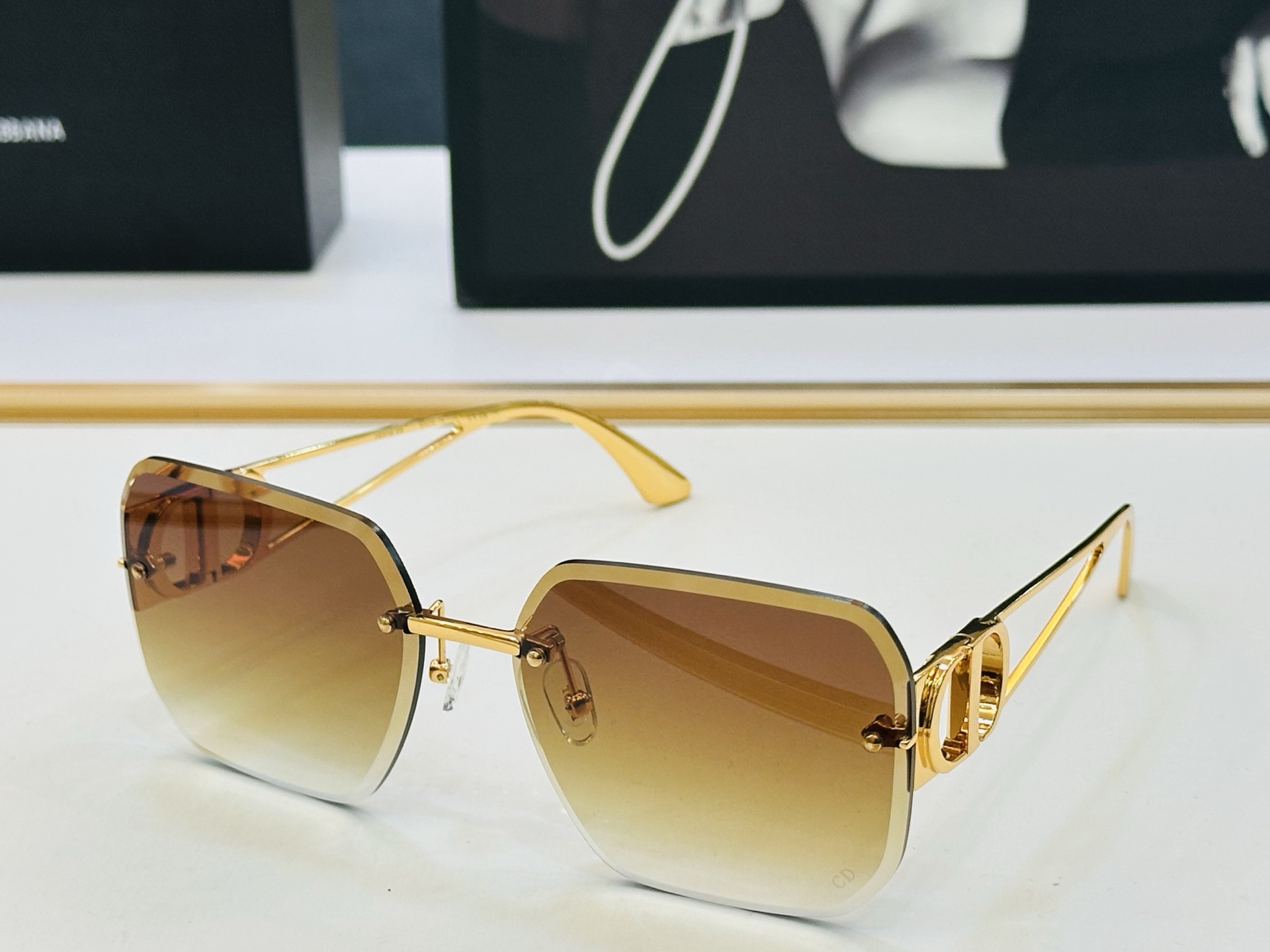 🔻🔻🔻DIO* 迪家 63UCR Size：63口17-138 春夏款墨镜 😎🔆。。搭配镜腿精致 bm官