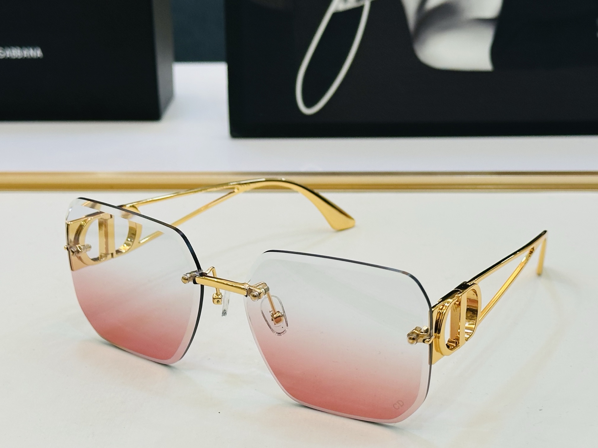 🔻🔻🔻DIO* 迪家 63UCR Size：63口17-138 春夏款墨镜 😎🔆。。搭配镜腿精致 bm官