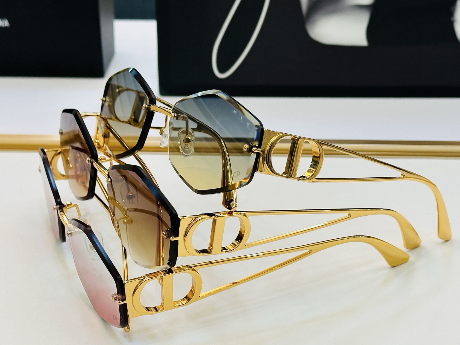 🔻🔻🔻DIO* 迪家 64UCR Size：62口17-138 春夏款墨镜 😎🔆。。搭配镜腿精致 bm官