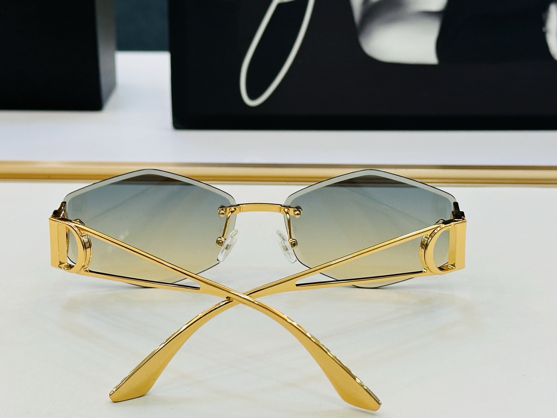 🔻🔻🔻DIO* 迪家 64UCR Size：62口17-138 春夏款墨镜 😎🔆。。搭配镜腿精致 bm官