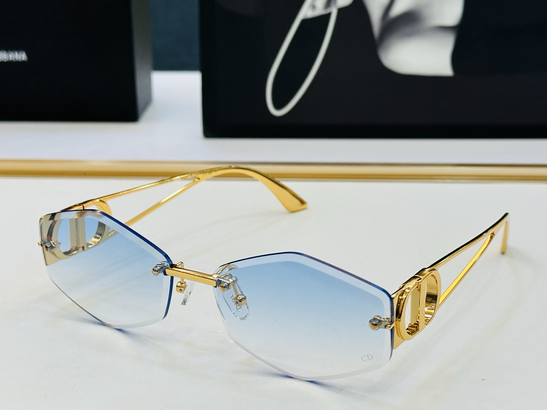 🔻🔻🔻DIO* 迪家 64UCR Size：62口17-138 春夏款墨镜 😎🔆。。搭配镜腿精致 bm官