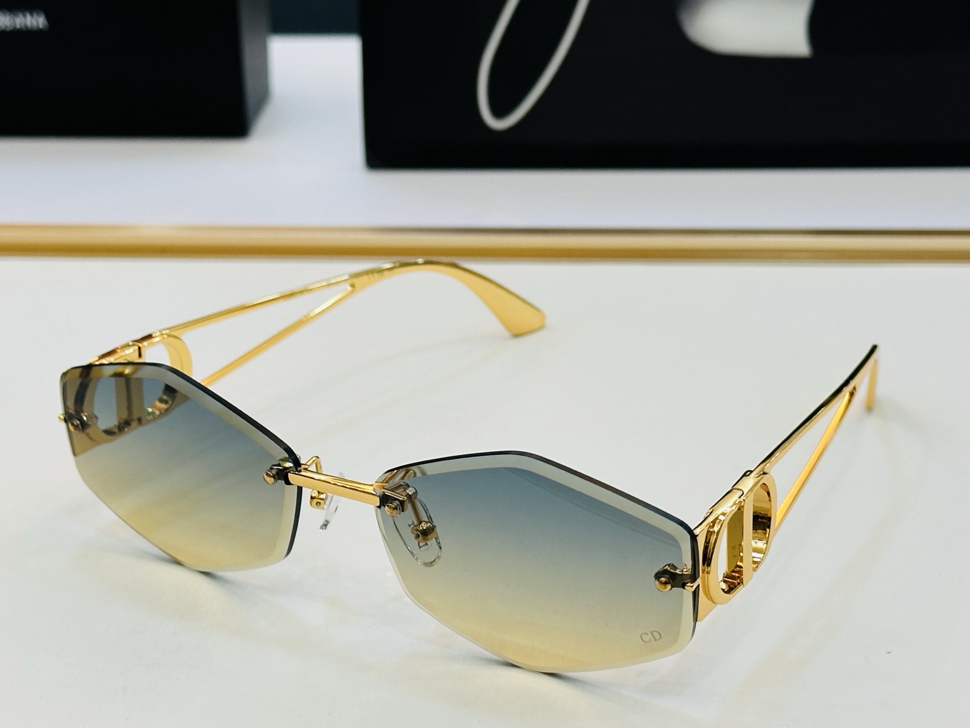 🔻🔻🔻DIO* 迪家 64UCR Size：62口17-138 春夏款墨镜 😎🔆。。搭配镜腿精致 bm官