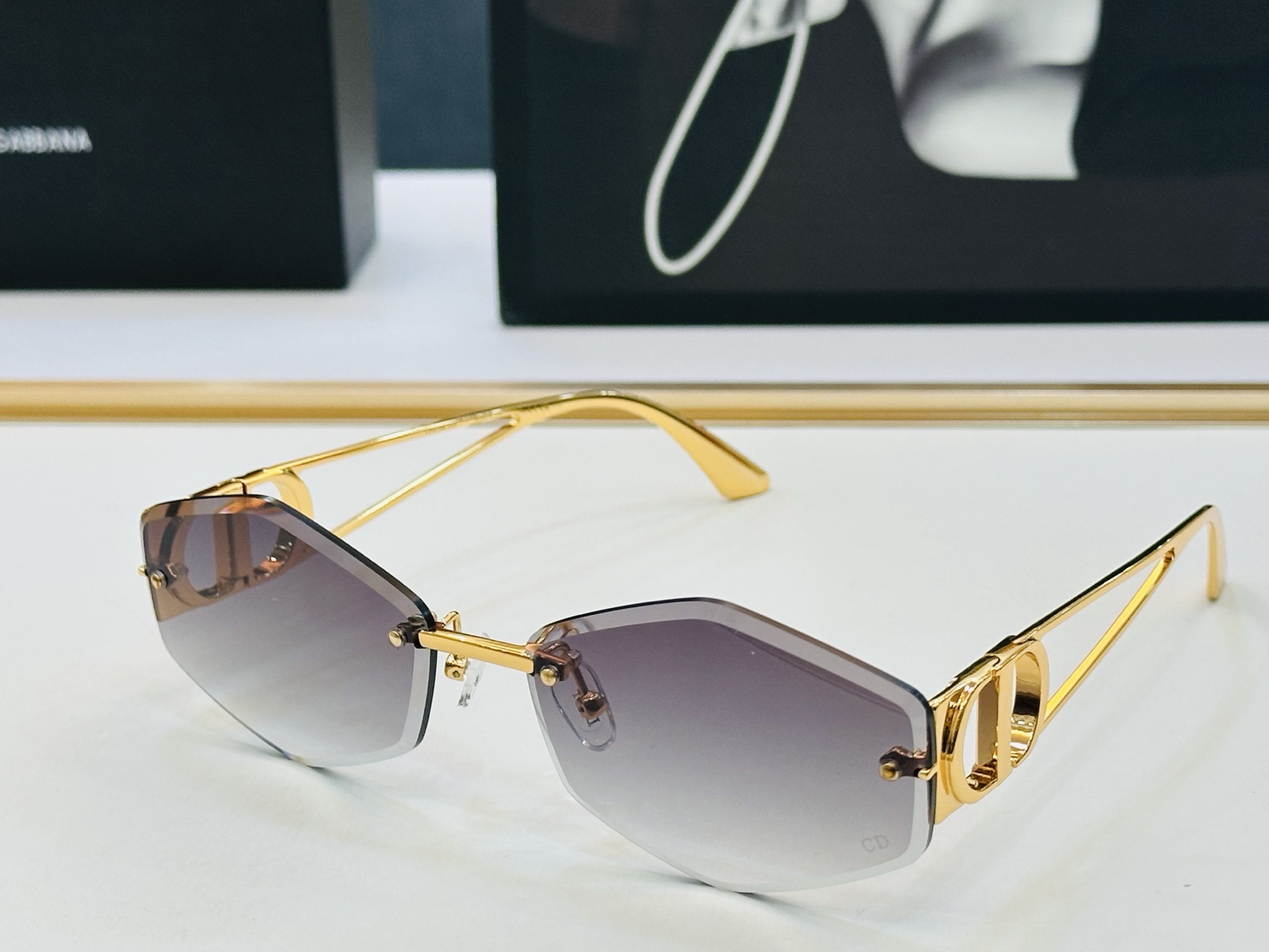 🔻🔻🔻DIO* 迪家 64UCR Size：62口17-138 春夏款墨镜 😎🔆。。搭配镜腿精致 bm官