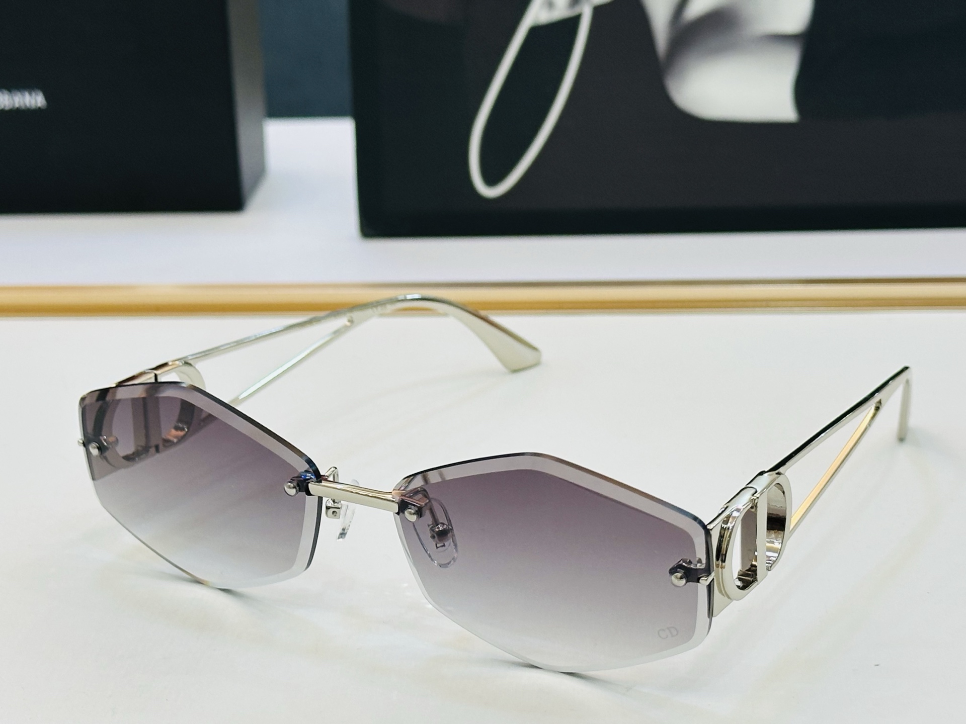 🔻🔻🔻DIO* 迪家 64UCR Size：62口17-138 春夏款墨镜 😎🔆。。搭配镜腿精致 bm官