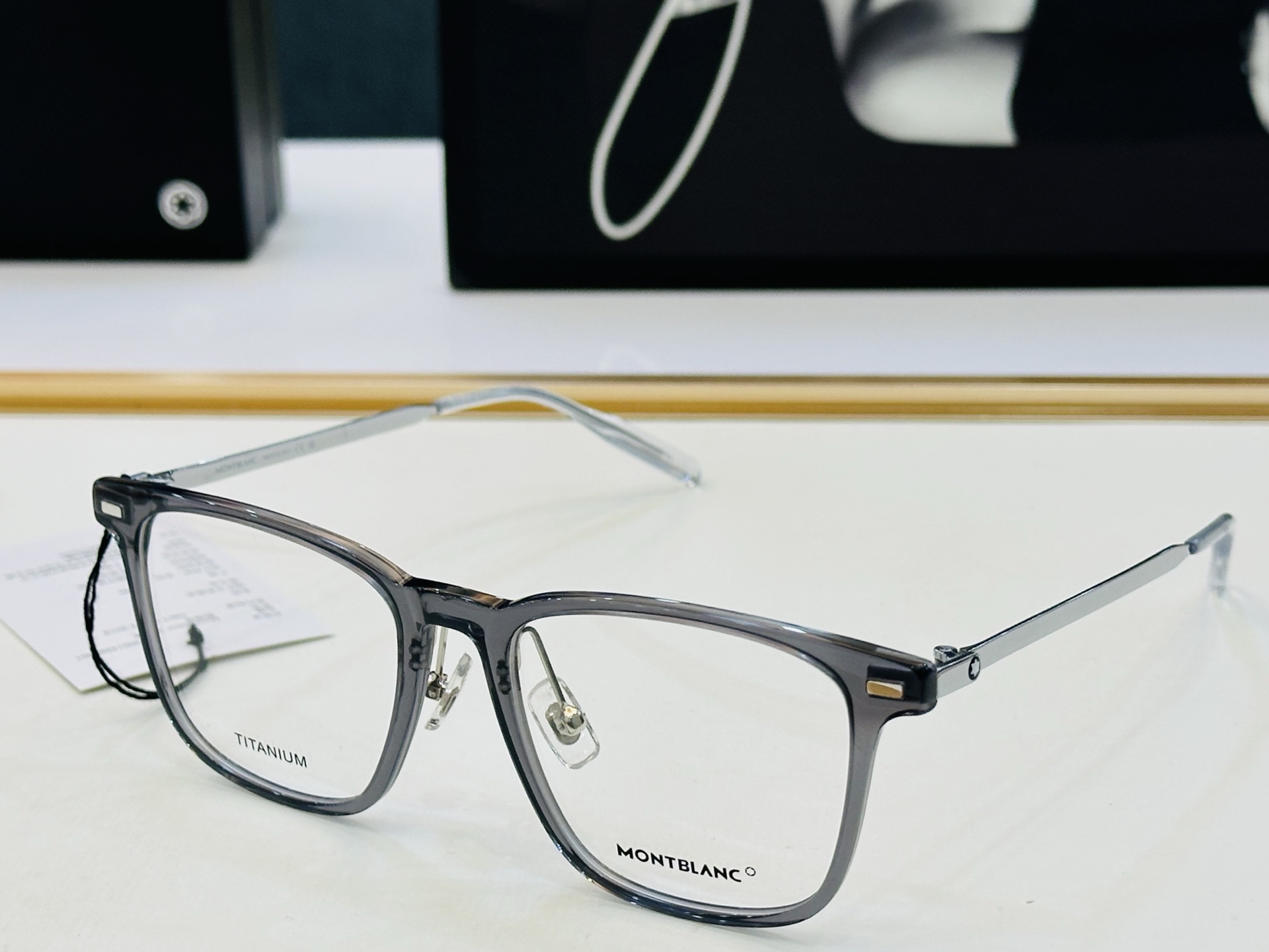 官网新品 MONTBLANC 万宝龙 MB0395 Size：52口18-145 做工精良 👍👍W 完美