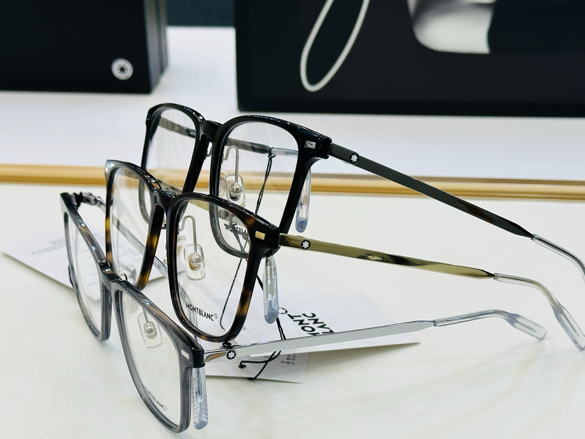 官网新品 MONTBLANC 万宝龙 MB0395 Size：52口18-145 做工精良 👍👍W 完美