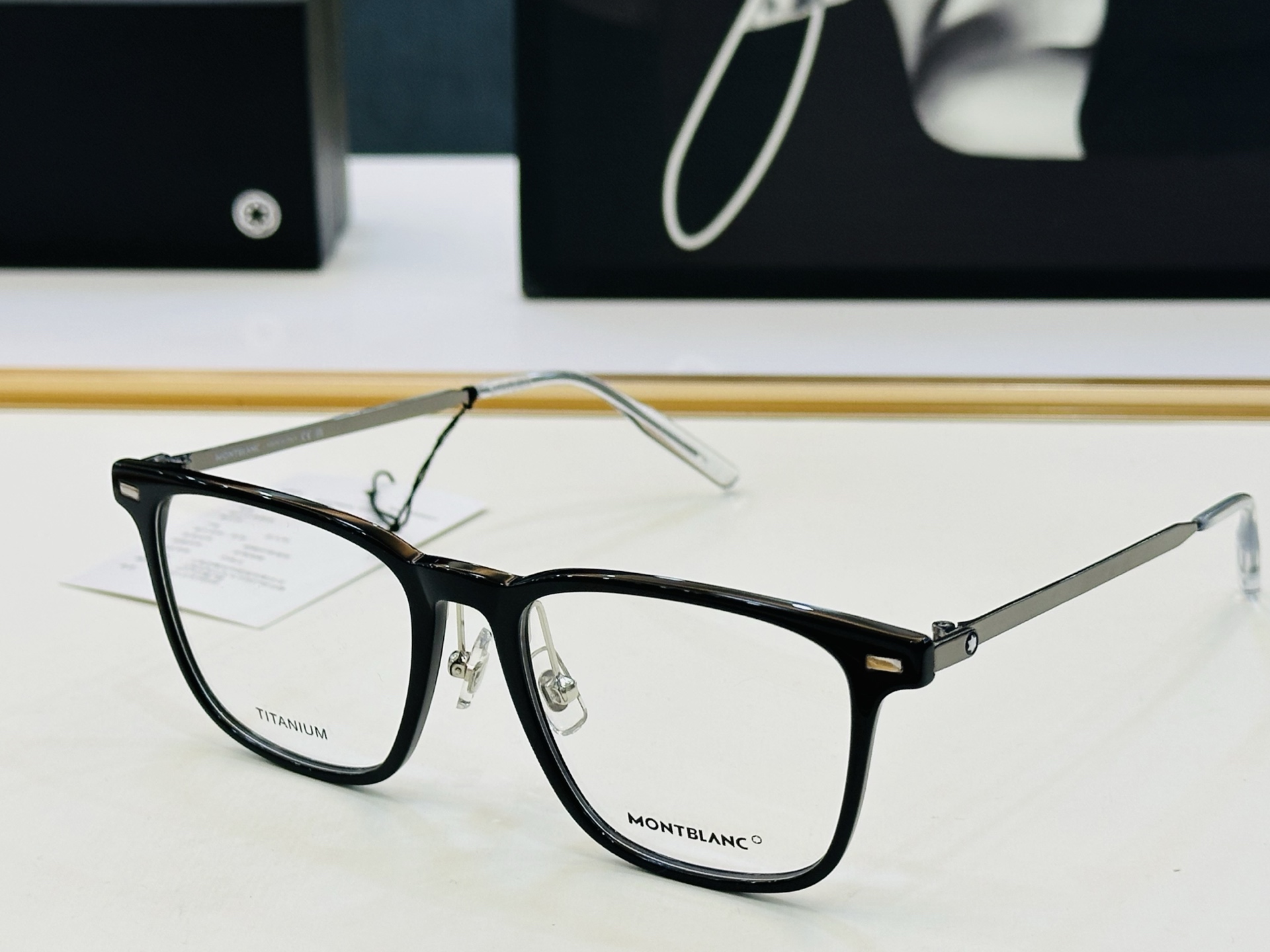 官网新品 MONTBLANC 万宝龙 MB0395 Size：52口18-145 做工精良 👍👍W 完美