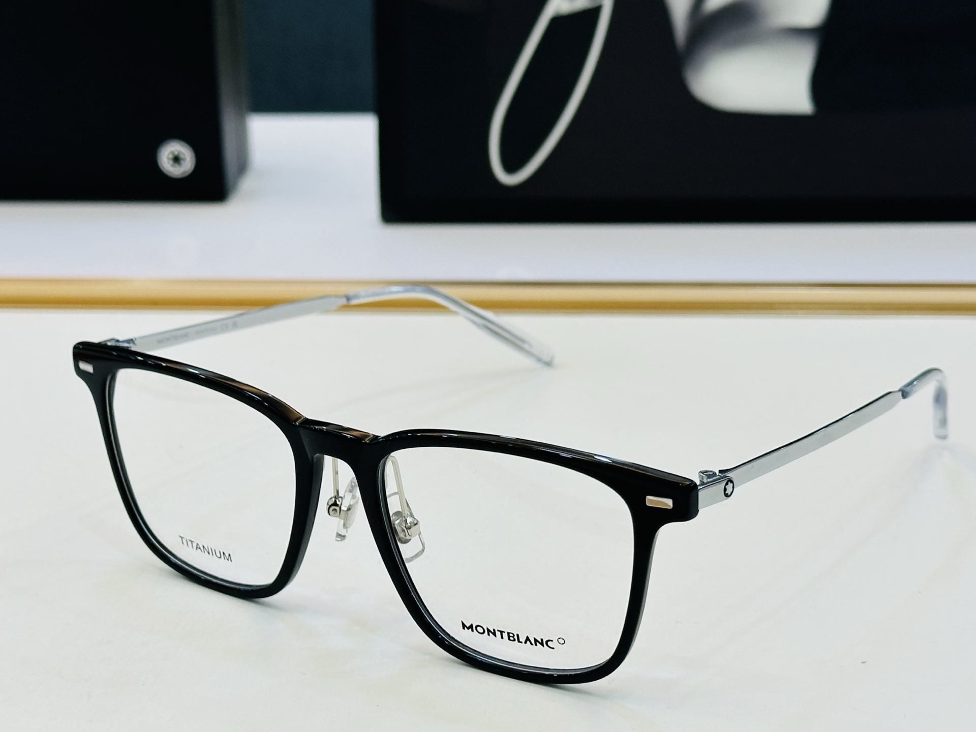 官网新品 MONTBLANC 万宝龙 MB0395 Size：52口18-145 做工精良 👍👍W 完美