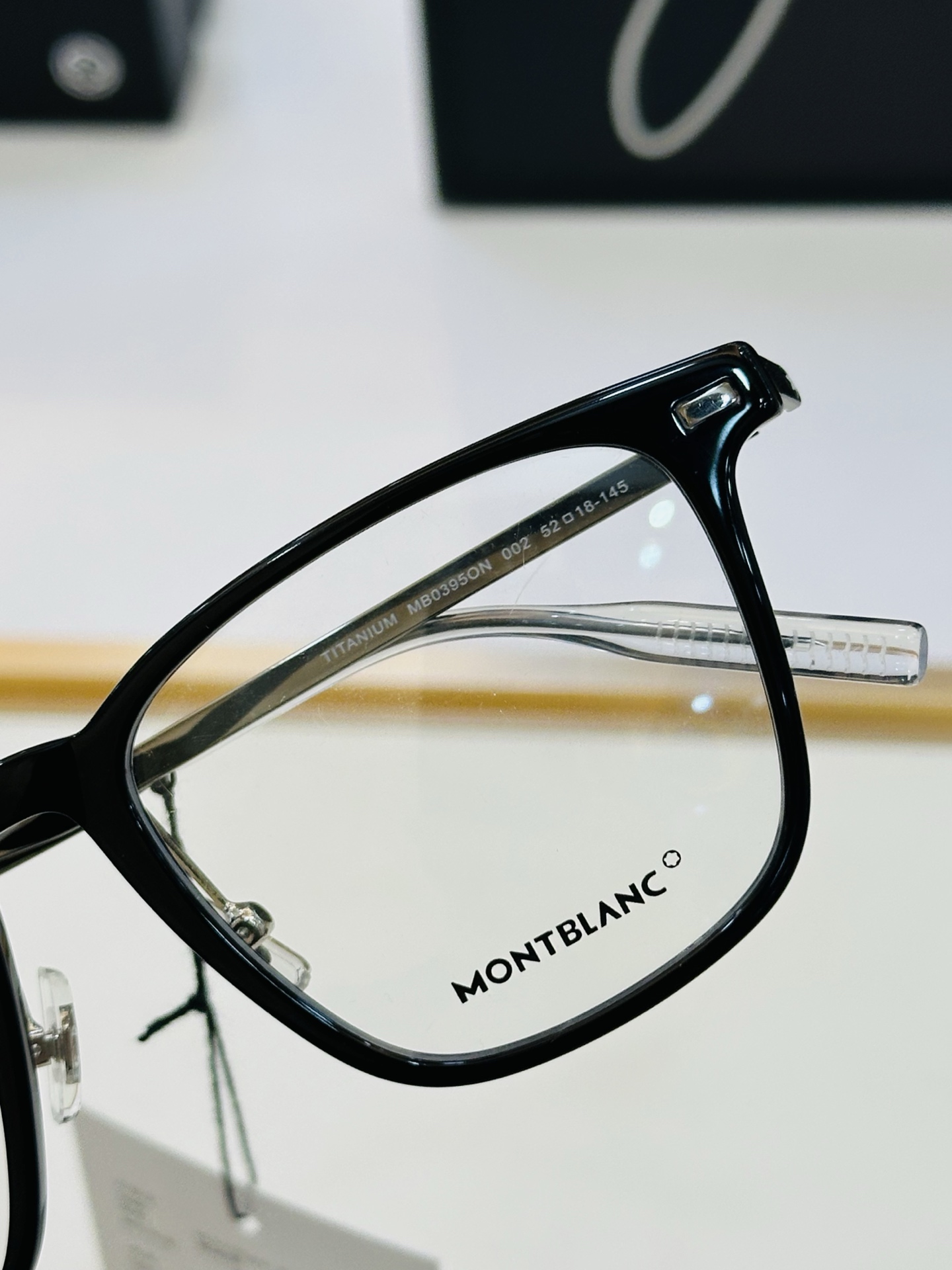 官网新品 MONTBLANC 万宝龙 MB0395 Size：52口18-145 做工精良 👍👍W 完美