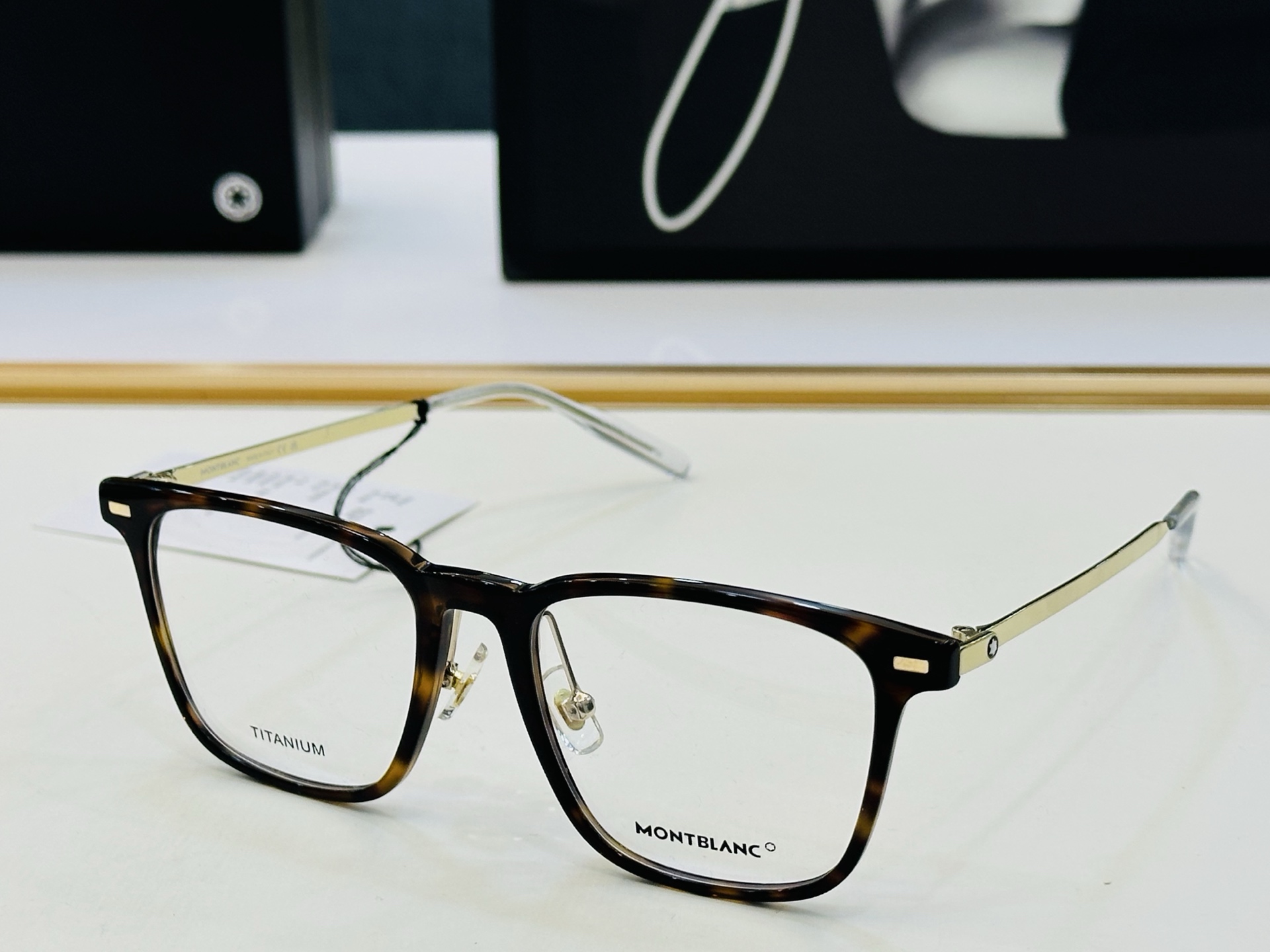 官网新品 MONTBLANC 万宝龙 MB0395 Size：52口18-145 做工精良 👍👍W 完美