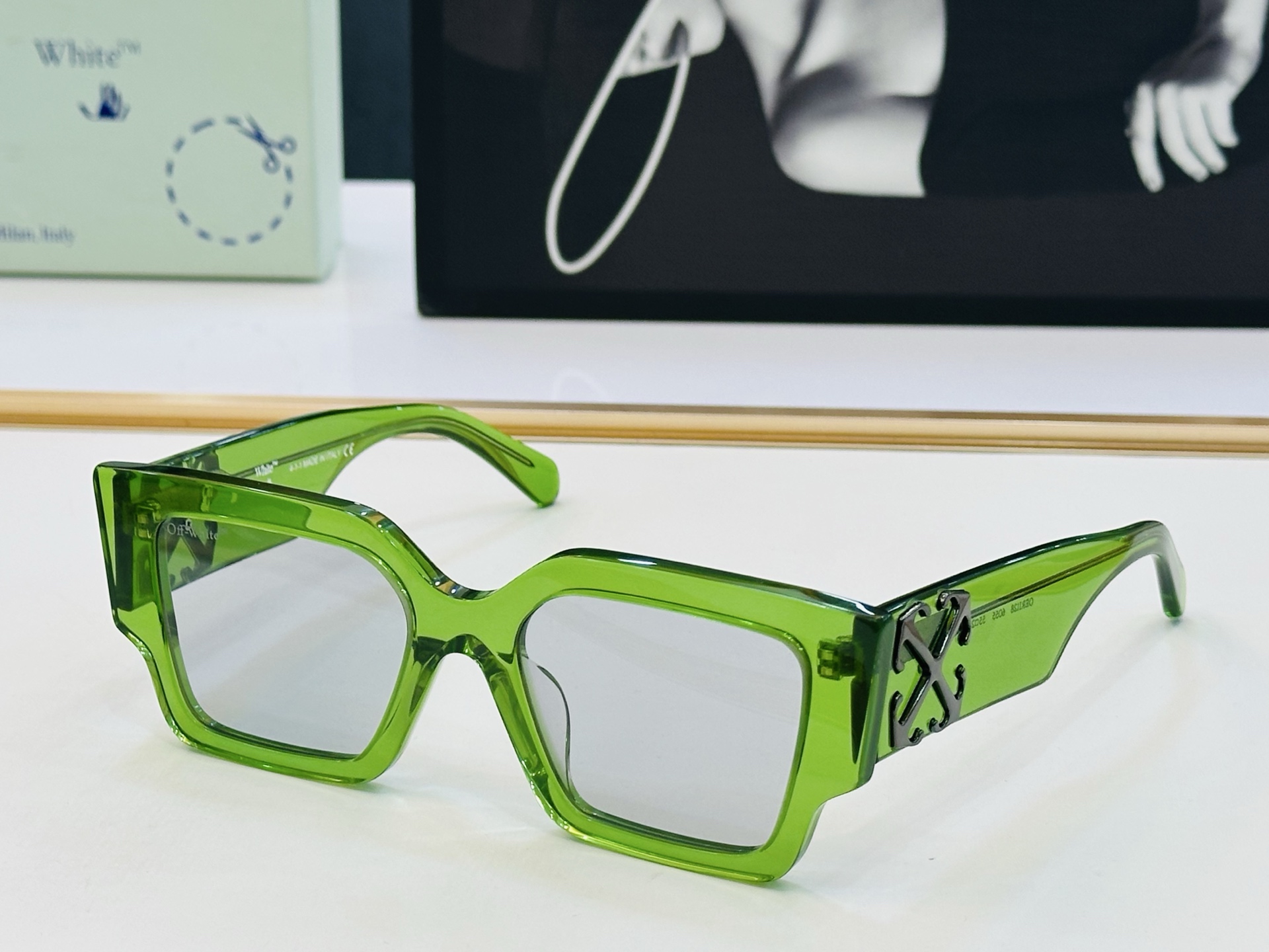 官网款 OFF WHITE MODEL:OERI128 SIZE: 55口20-145 时尚太阳镜 J潮