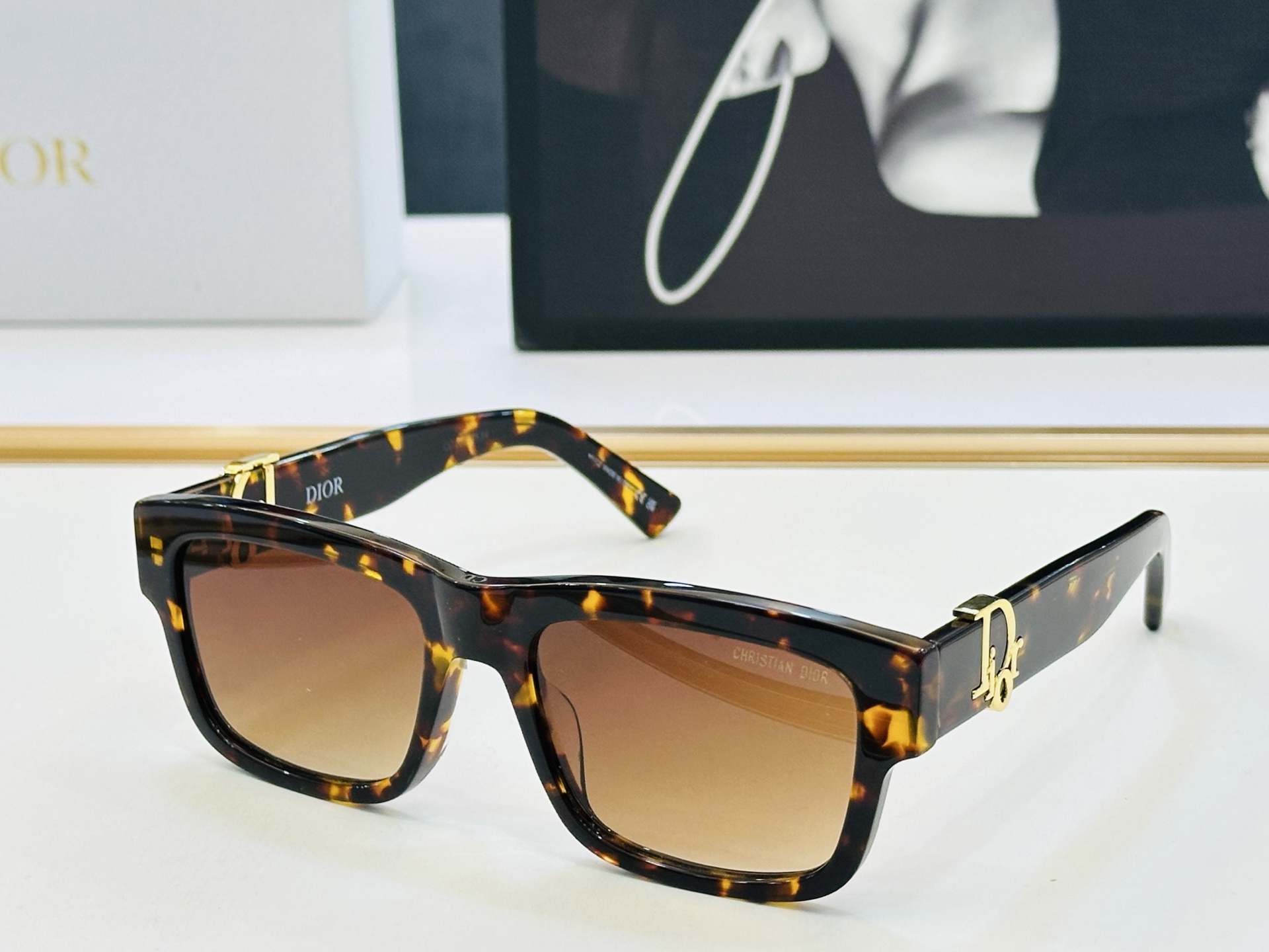 🔻🔻🔻DIO* CDICon S3F 迪家 Size：55口19-145 😎🔆。。搭配镜腿精致配饰 Zm