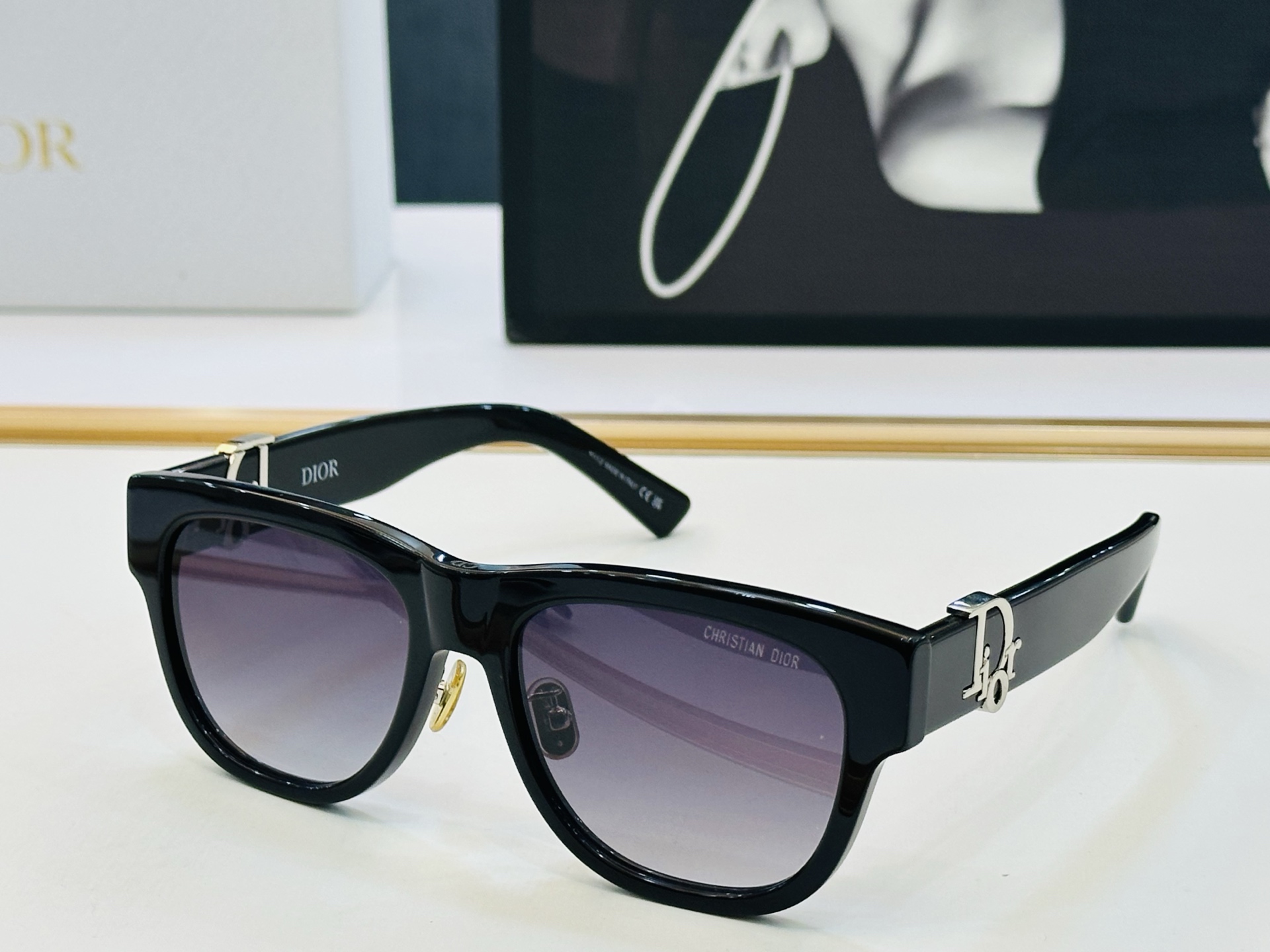 🔻🔻🔻DIO* CDICon S4F 迪家 Size：56口18-145 😎🔆。。搭配镜腿精致配饰 Zm