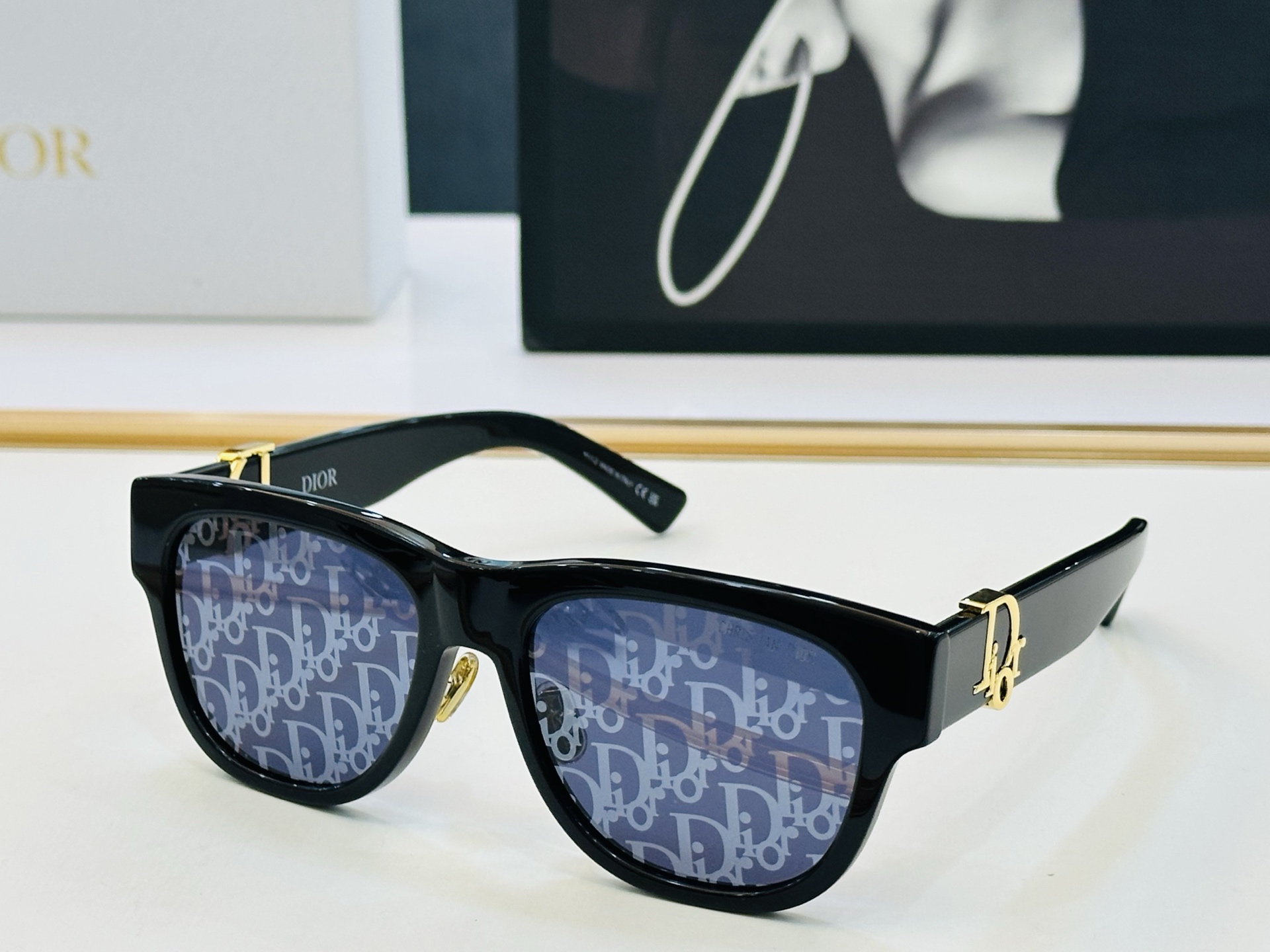 🔻🔻🔻DIO* CDICon S4F 迪家 Size：56口18-145 😎🔆。。搭配镜腿精致配饰 Zm