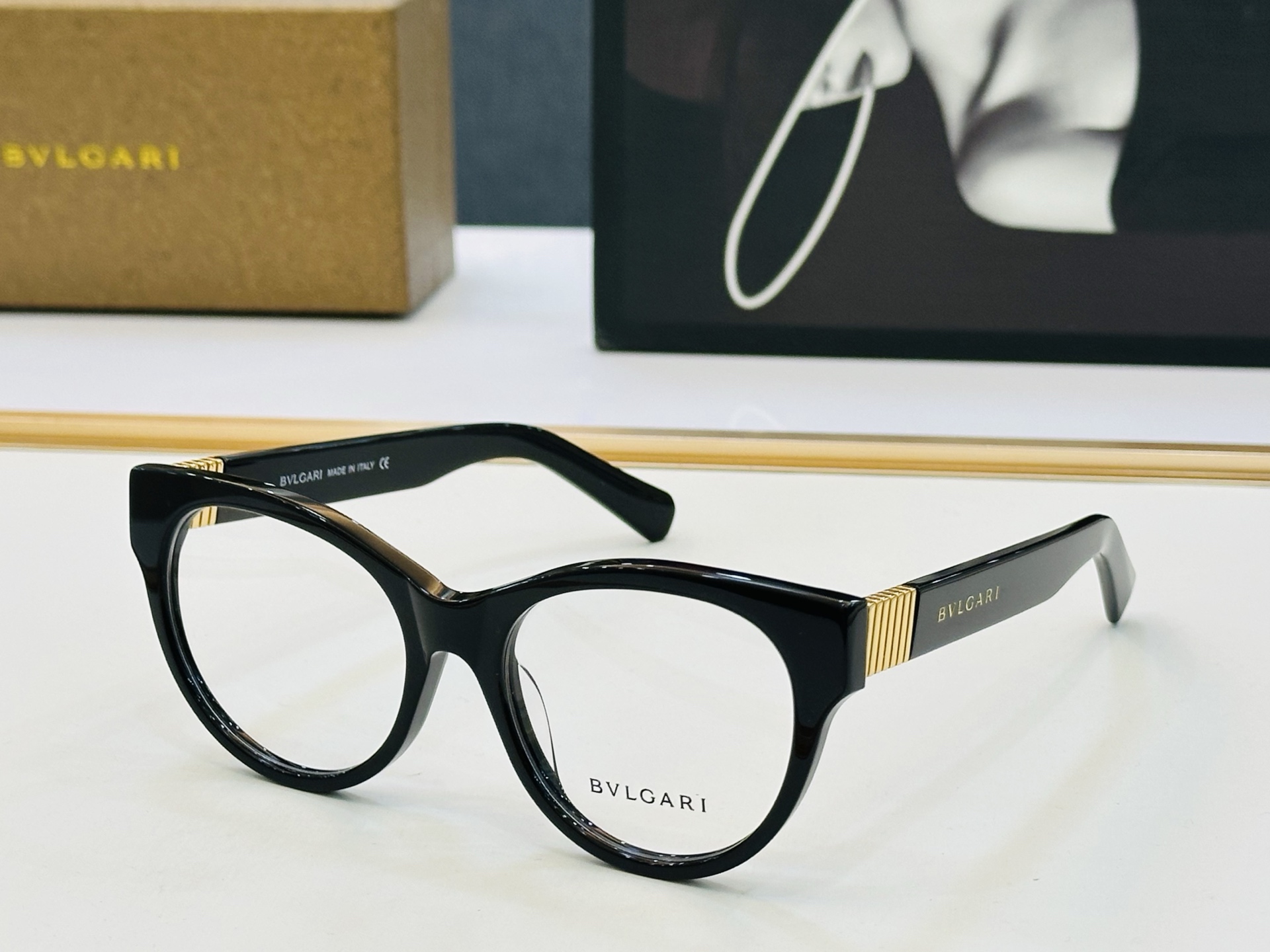 NO:727849,The model is also sold on the official website. Baogejia BV50048 Size 52 mouth 20-145. Definitely buy it. The quality is perfect. Z must-have for going out. Glasses, sunglasses, sunglasses, high version scarf, high version scarf glasses, bottega veneta19860909款 官网同售 宝格家 BV50048  Size 52口20-145 绝对要买品质非常完美 Z出街必备 眼镜墨镜太阳镜高版本围巾,高版本围巾眼镜,bottega veneta,glasses