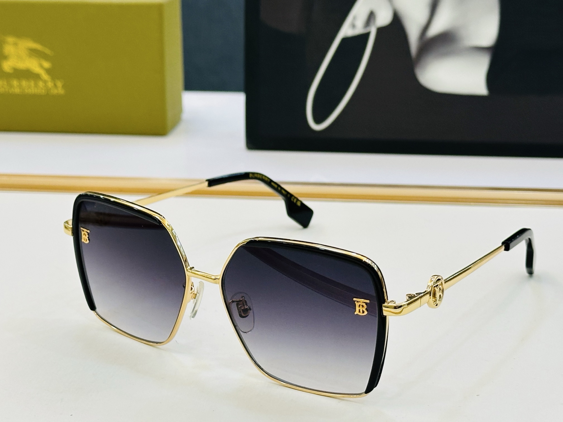 NO:727808,Bajia Burberry BE3128 single product with sharp tool TB logo letters are available. It is fashionable with any combination. Size 57, mouth 15-145, high quality in stock, glasses, sunglasses, sunglasses, glasses, burberry, burberry19860909巴家 Burberry BE3128 单品搭配利器TB标字母现世 随便搭配都时髦size57口15-145 高品质现货 眼镜墨镜太阳镜,眼镜,burberry,burberry,glasses