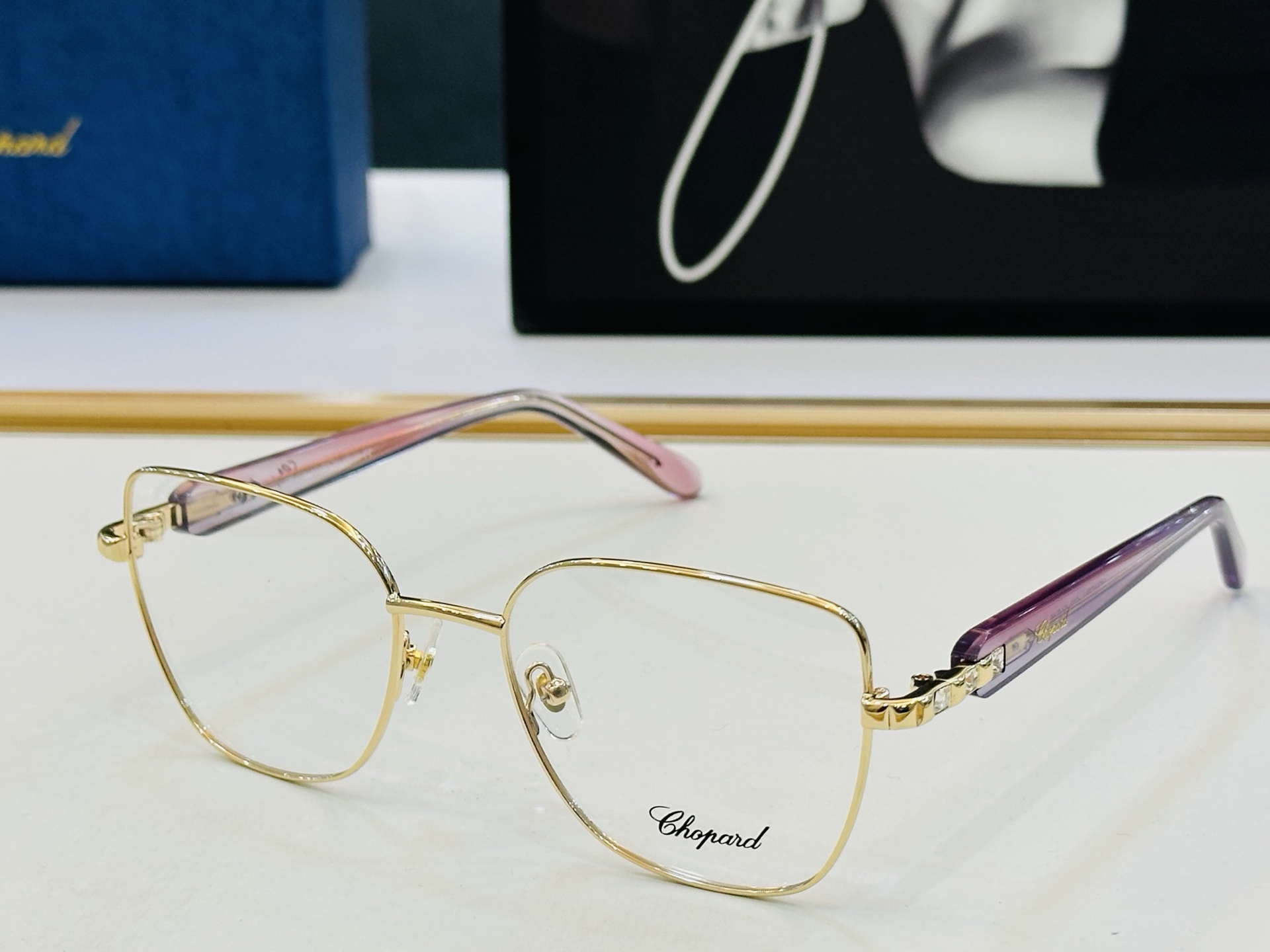 原版 ChoPard肖邦 MODEL: VCHG78U Size：54口18-140 以现代时尚的设计风