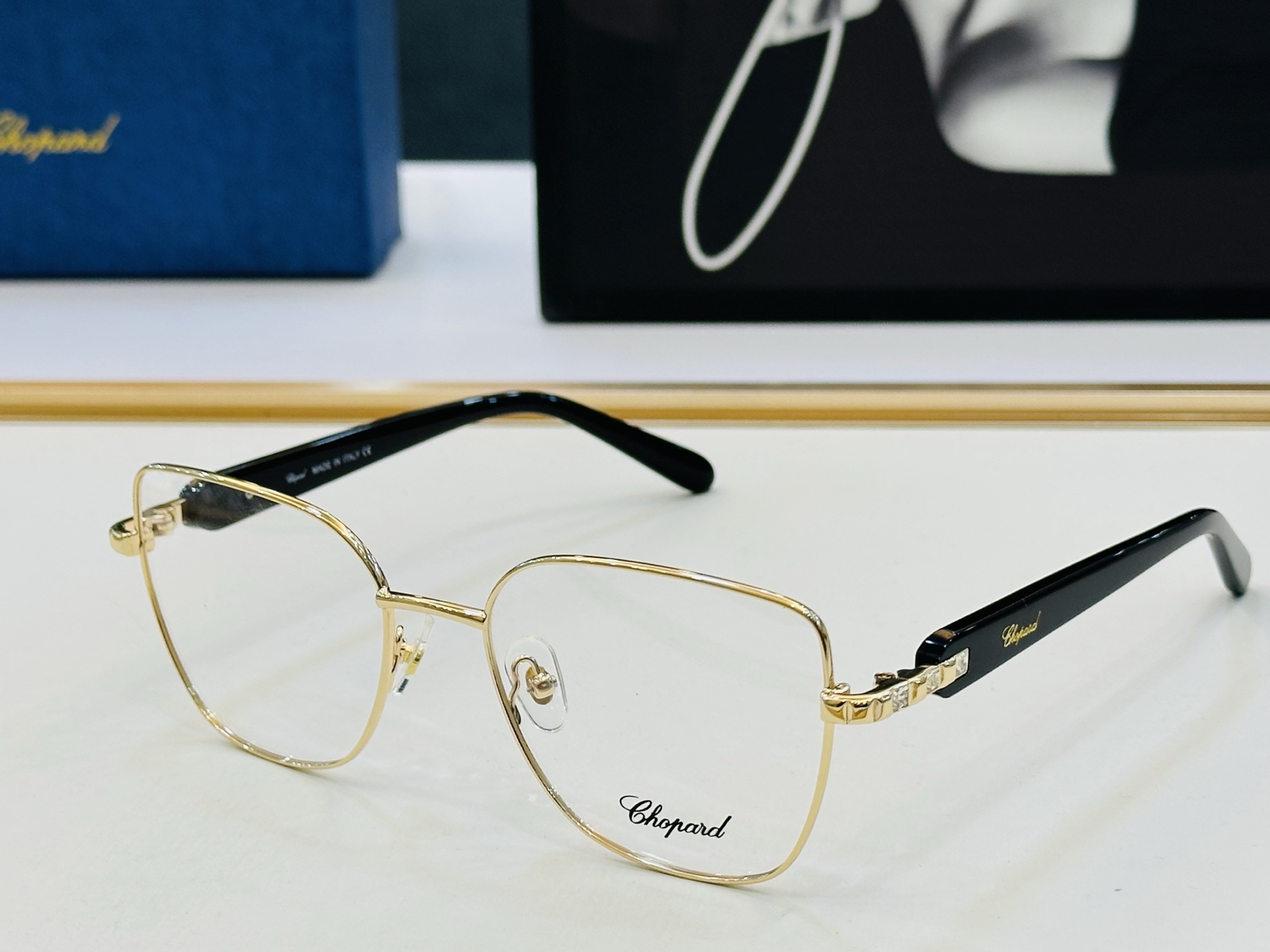 原版 ChoPard肖邦 MODEL: VCHG78U Size：54口18-140 以现代时尚的设计风