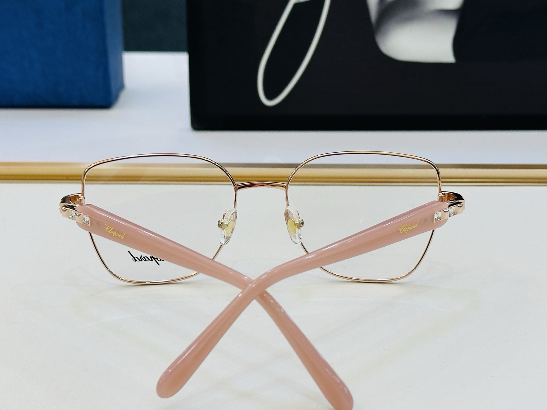 原版 ChoPard肖邦 MODEL: VCHG78U Size：54口18-140 以现代时尚的设计风