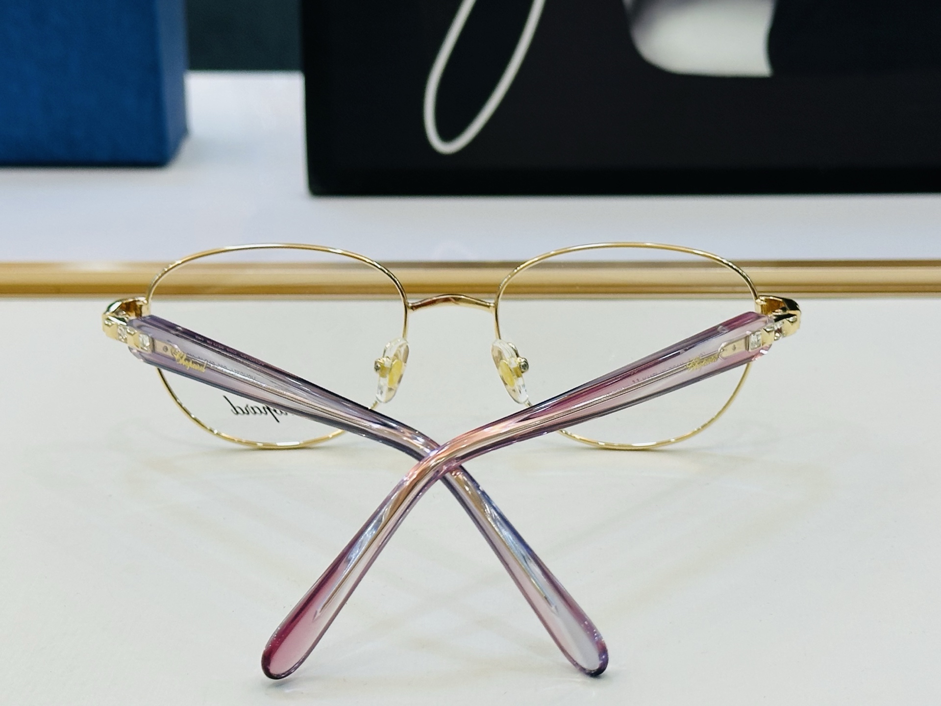 原版 ChoPard肖邦 MODEL: VCHG75J Size：52口18-140 以现代时尚的设计风