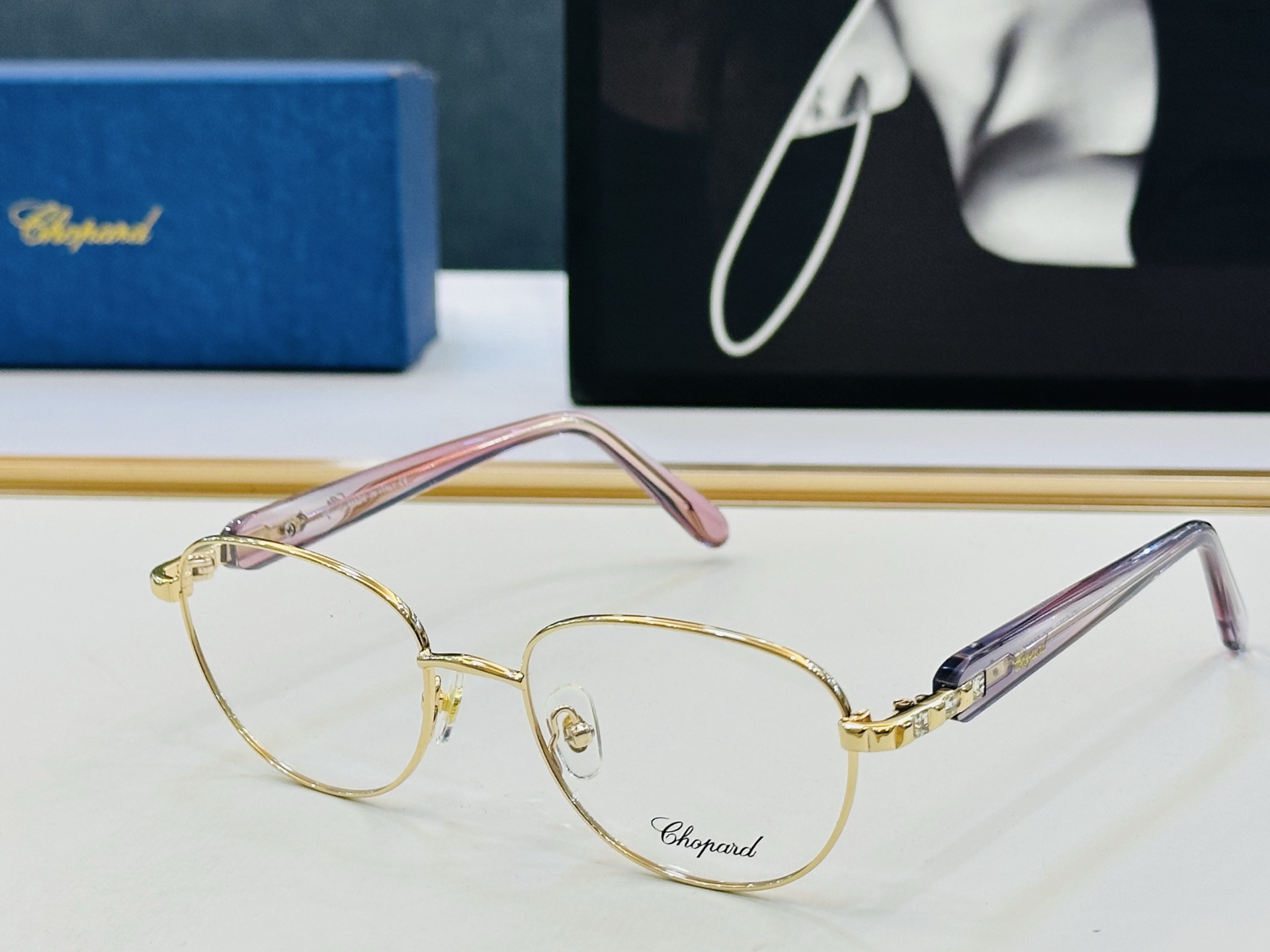 原版 ChoPard肖邦 MODEL: VCHG75J Size：52口18-140 以现代时尚的设计风