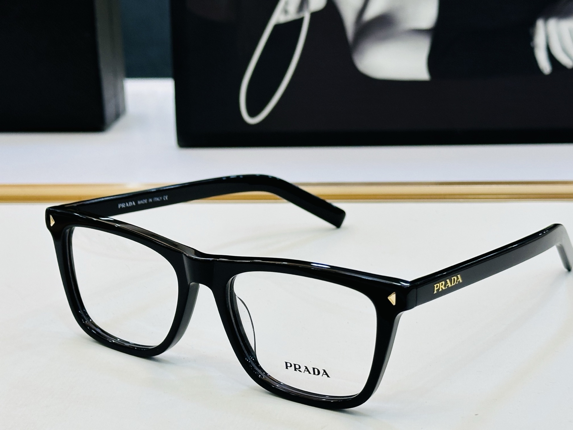 🔺PRAD*🔻普家 PR B18V Size：54口18-145 眼镜系列堪称精湛制作 彰显独特个 L最