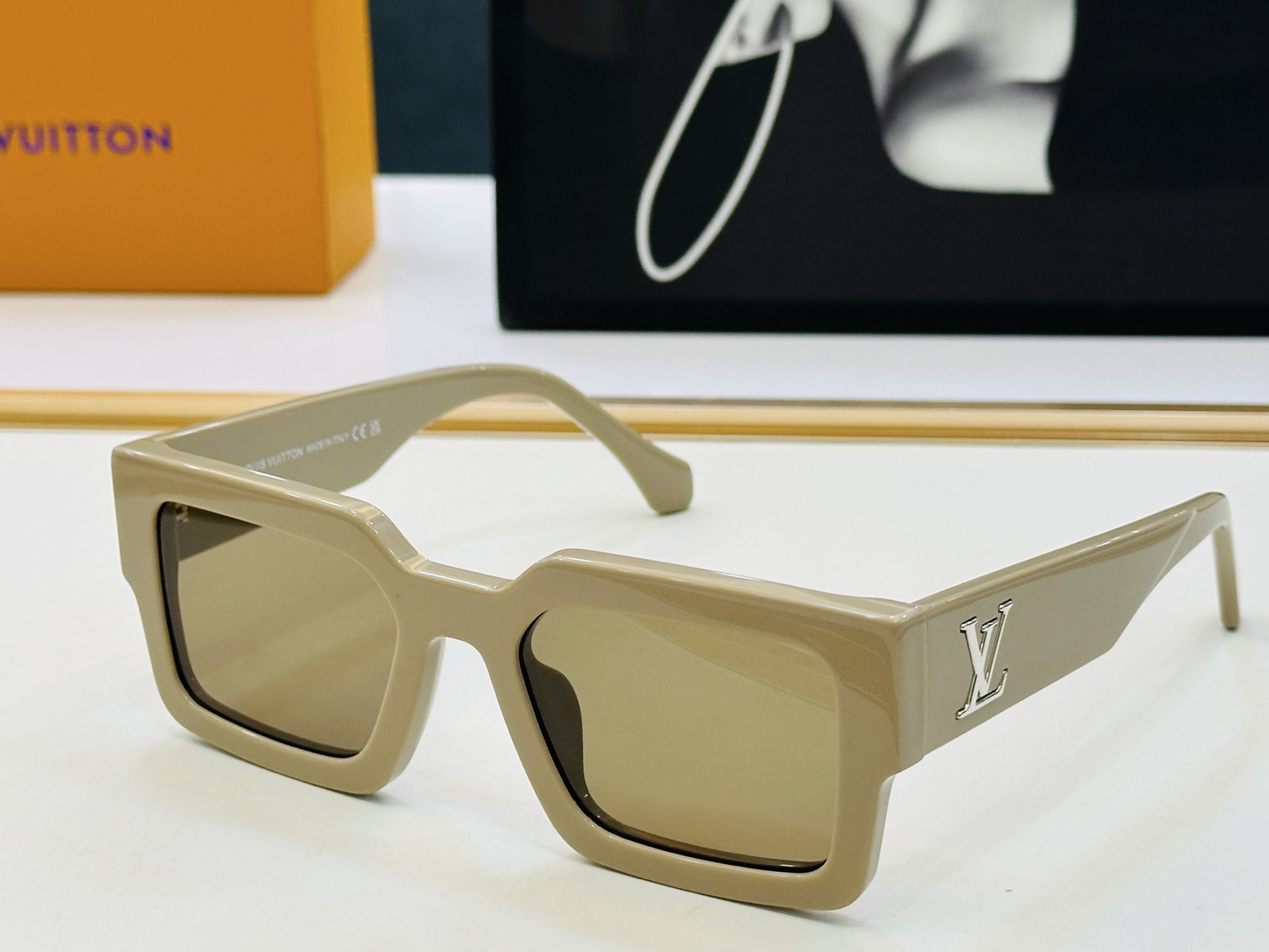 路易家 🎩Z3148W Size：55口19-145 充满活力的 展现独特个性🌟展现大气的你 B高品质 