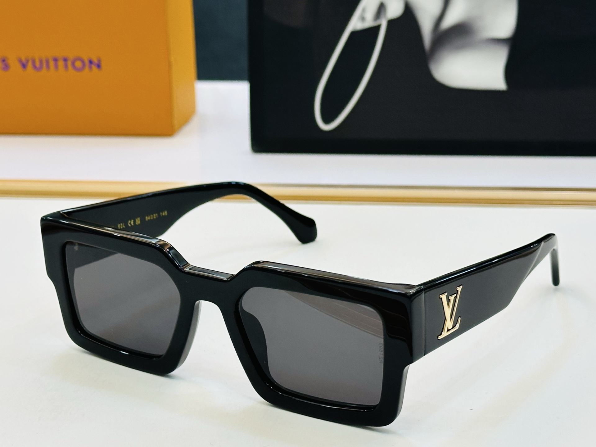 路易家 🎩Z3148W Size：55口19-145 充满活力的 展现独特个性🌟展现大气的你 B高品质 