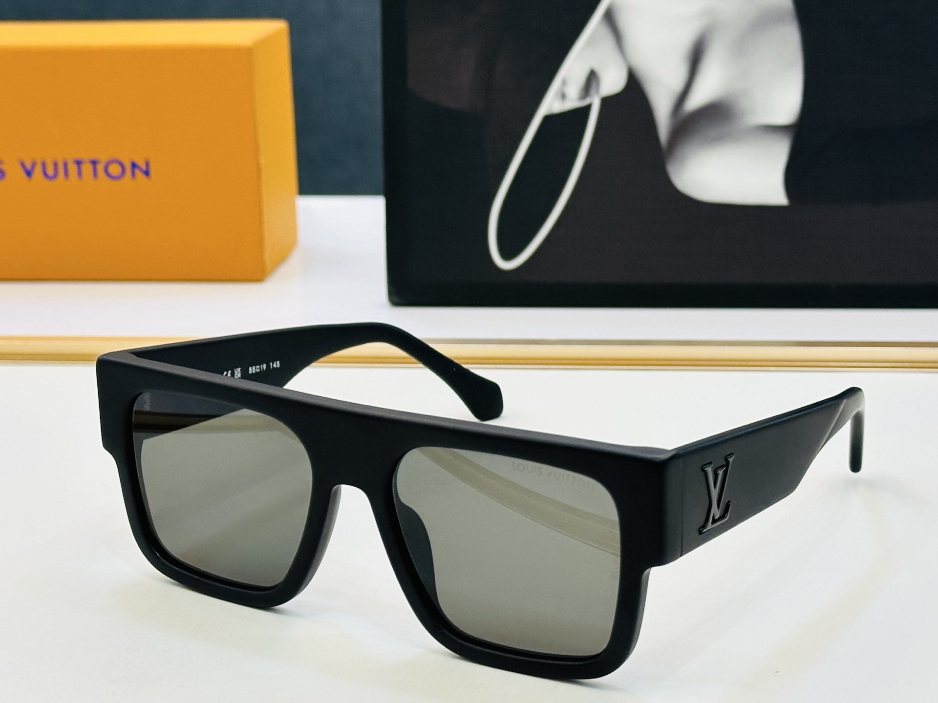 路易家 🎩Z2945W Size：55口19-145 充满活力的 展现独特个性🌟展现大气的你 B高品质 