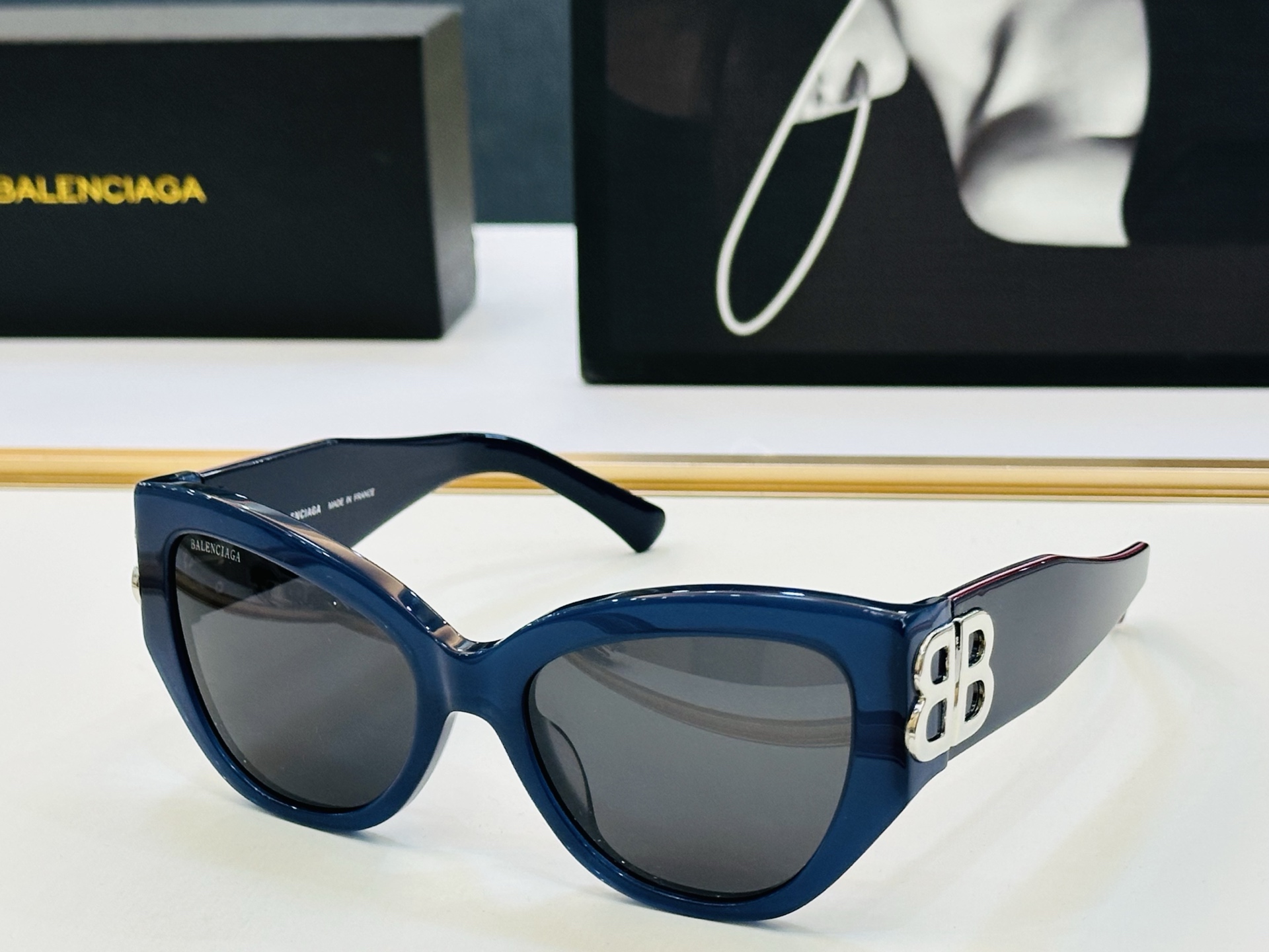 BALENCIAGA巴黎世家 BB0322SK Size：55口19-135 版型很特别的设计让人 超级