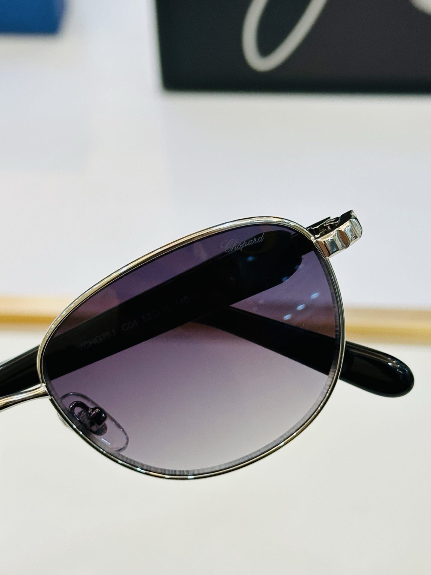 原版 ChoPard肖邦 MODEL: VCHG75J Size：52口18-140 L以现代时尚的设计