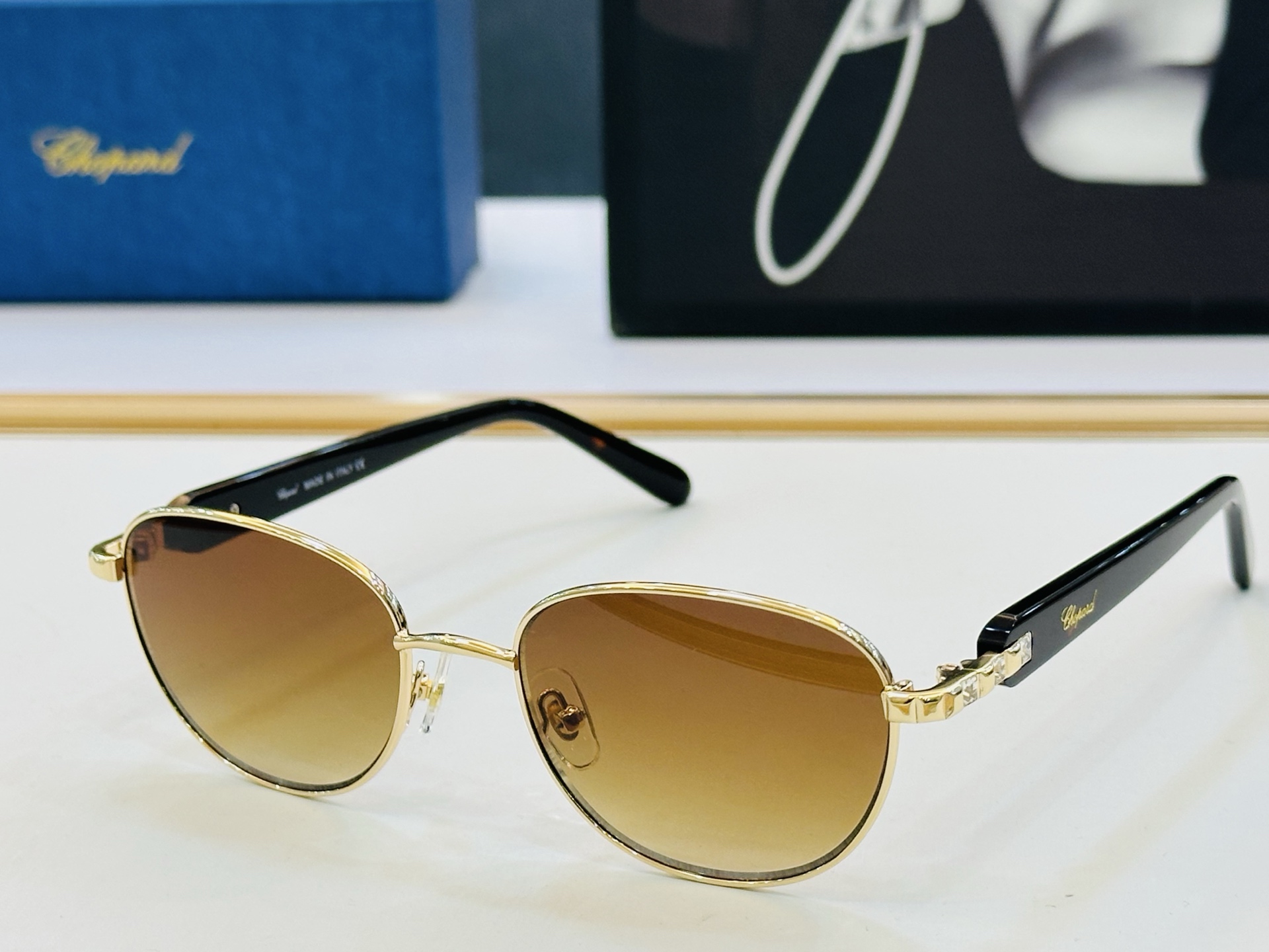 原版 ChoPard肖邦 MODEL: VCHG75J Size：52口18-140 L以现代时尚的设计