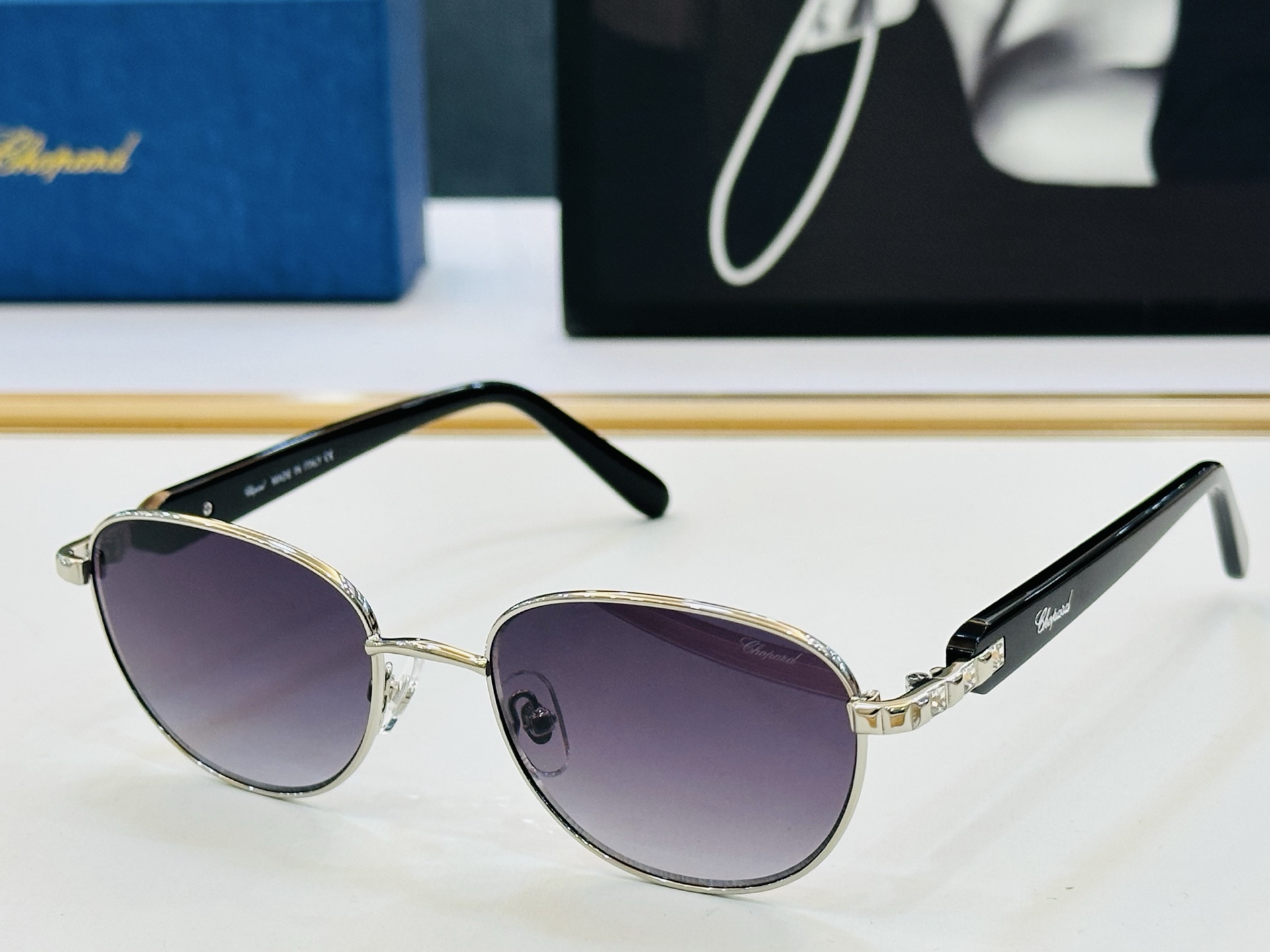 原版 ChoPard肖邦 MODEL: VCHG75J Size：52口18-140 L以现代时尚的设计