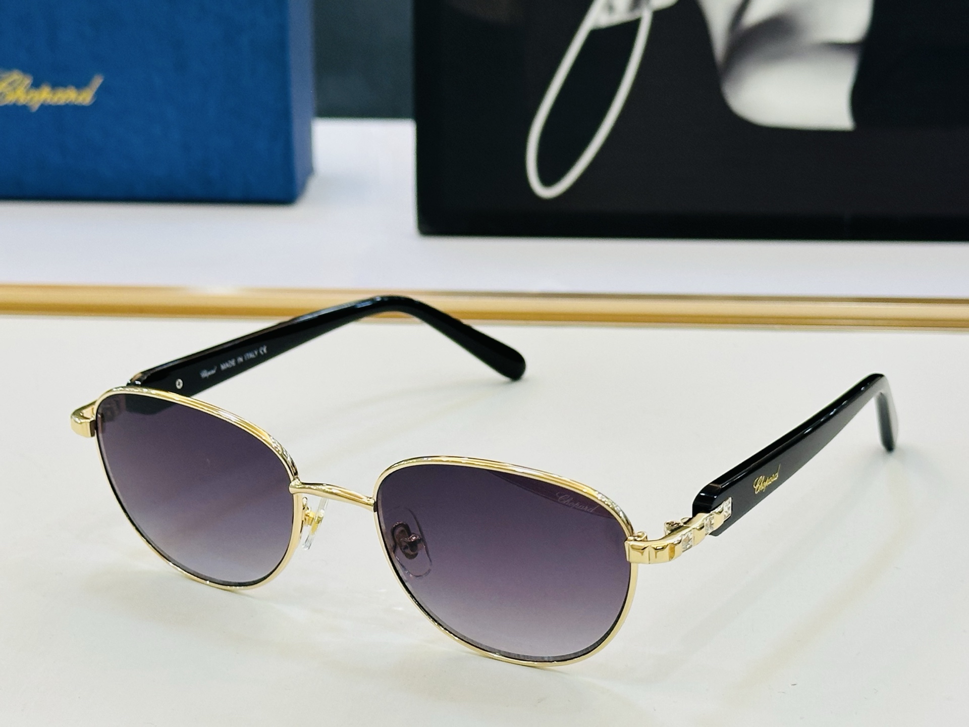 原版 ChoPard肖邦 MODEL: VCHG75J Size：52口18-140 L以现代时尚的设计