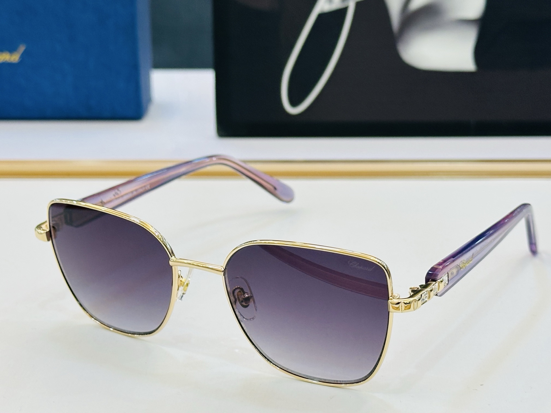 原版 ChoPard肖邦 MODEL: VCHG78 Size：54口18-140 L以现代时尚的设计风