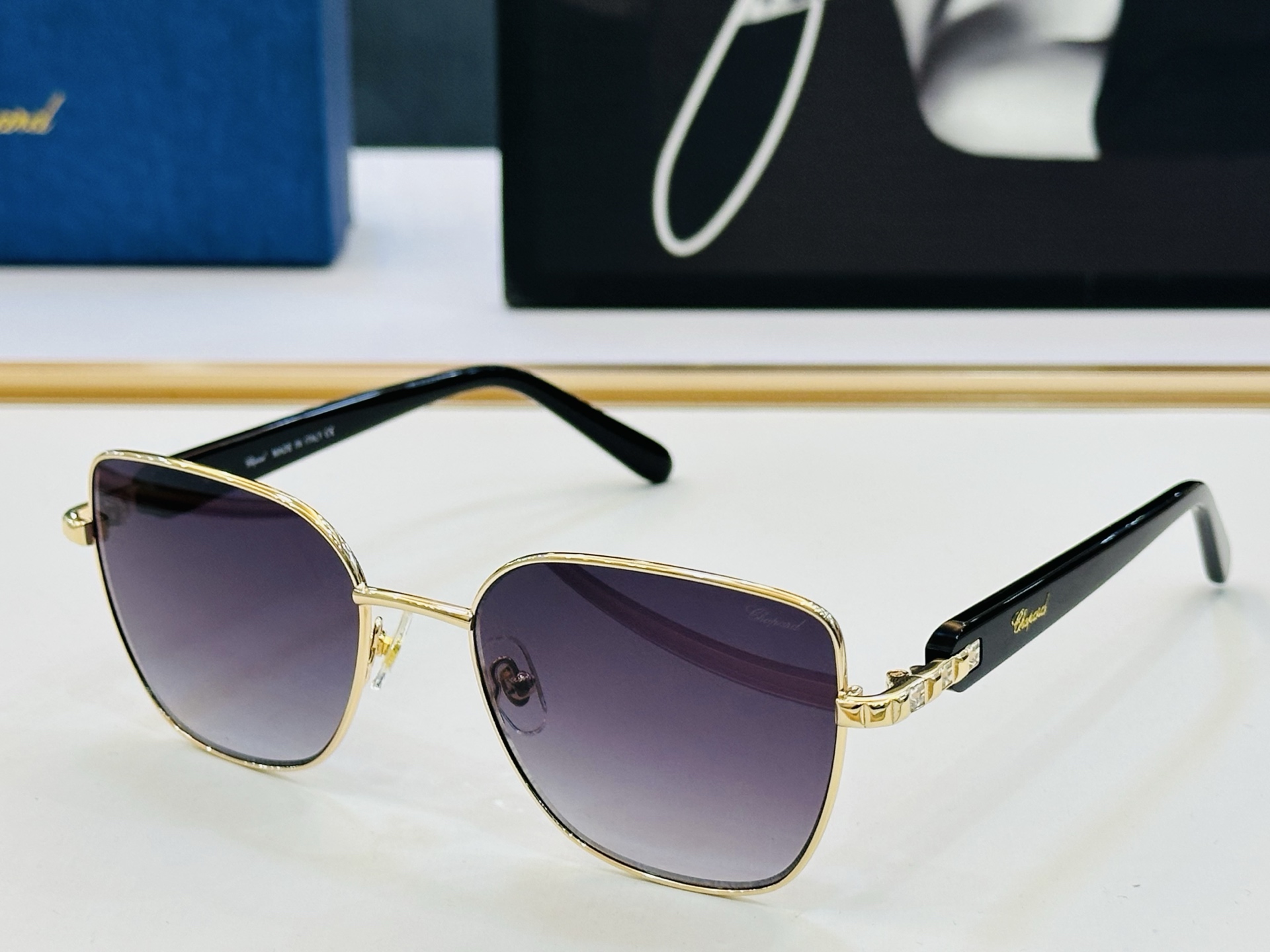 原版 ChoPard肖邦 MODEL: VCHG78 Size：54口18-140 L以现代时尚的设计风