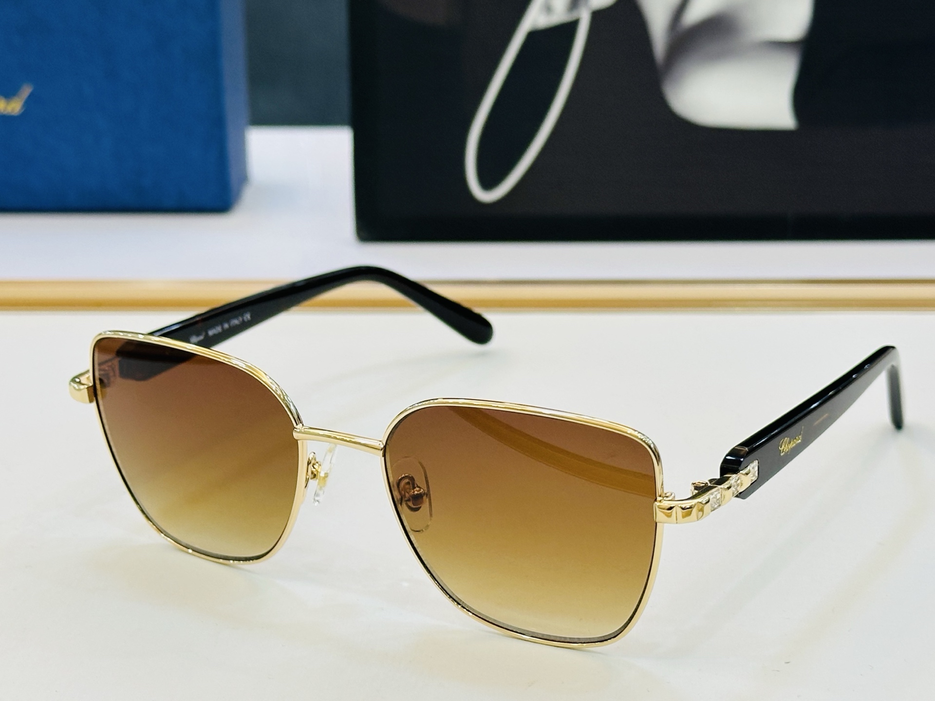 原版 ChoPard肖邦 MODEL: VCHG78 Size：54口18-140 L以现代时尚的设计风