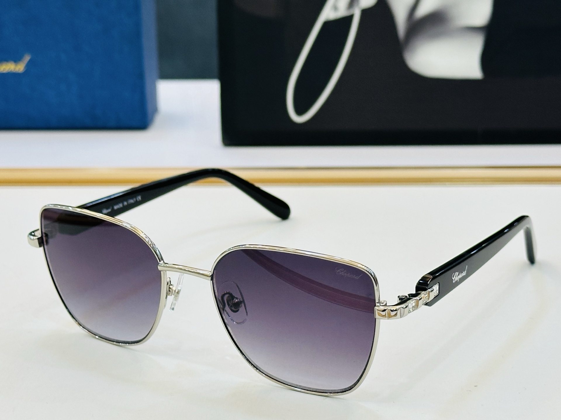 原版 ChoPard肖邦 MODEL: VCHG78 Size：54口18-140 L以现代时尚的设计风