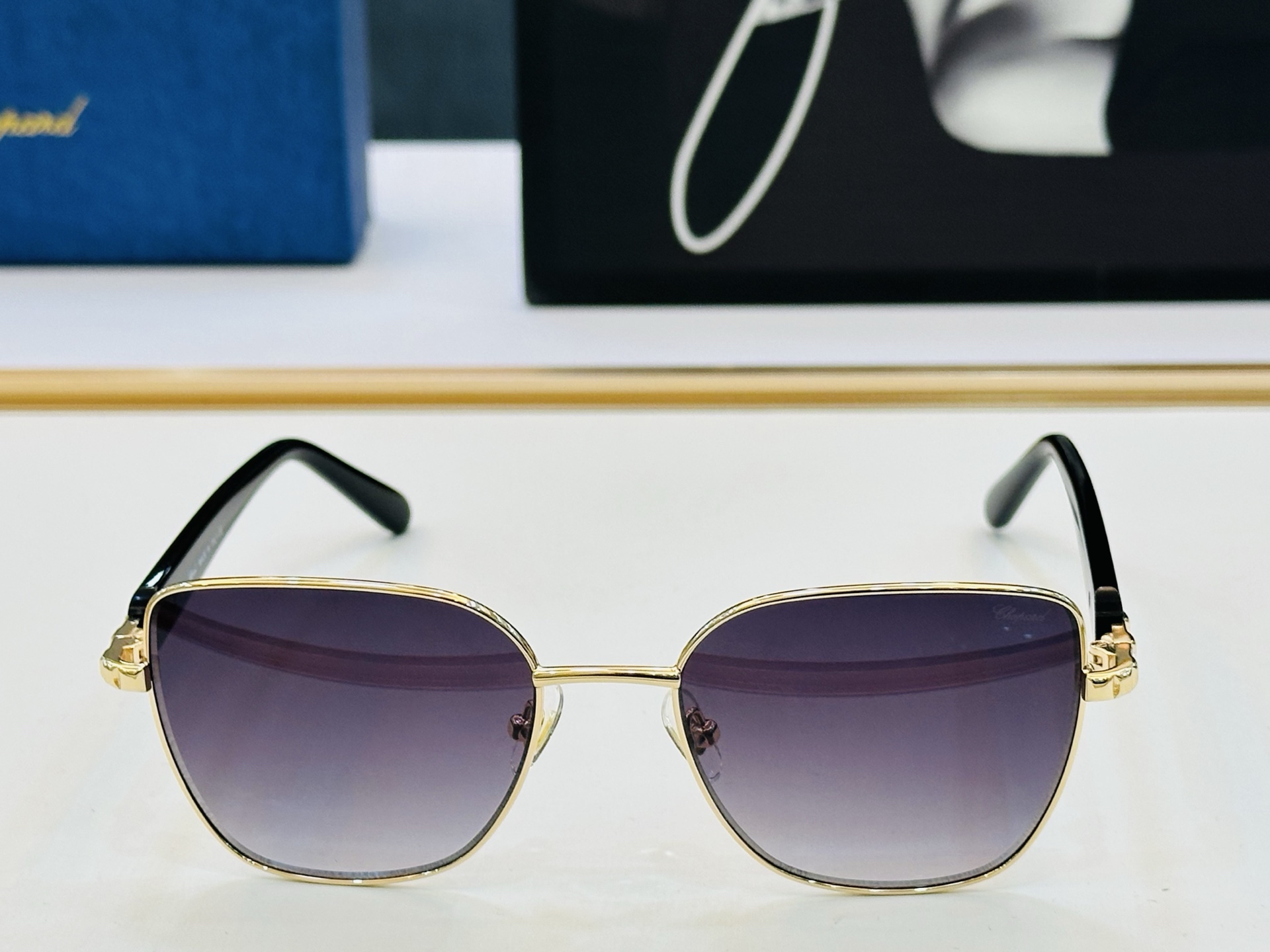 原版 ChoPard肖邦 MODEL: VCHG78 Size：54口18-140 L以现代时尚的设计风