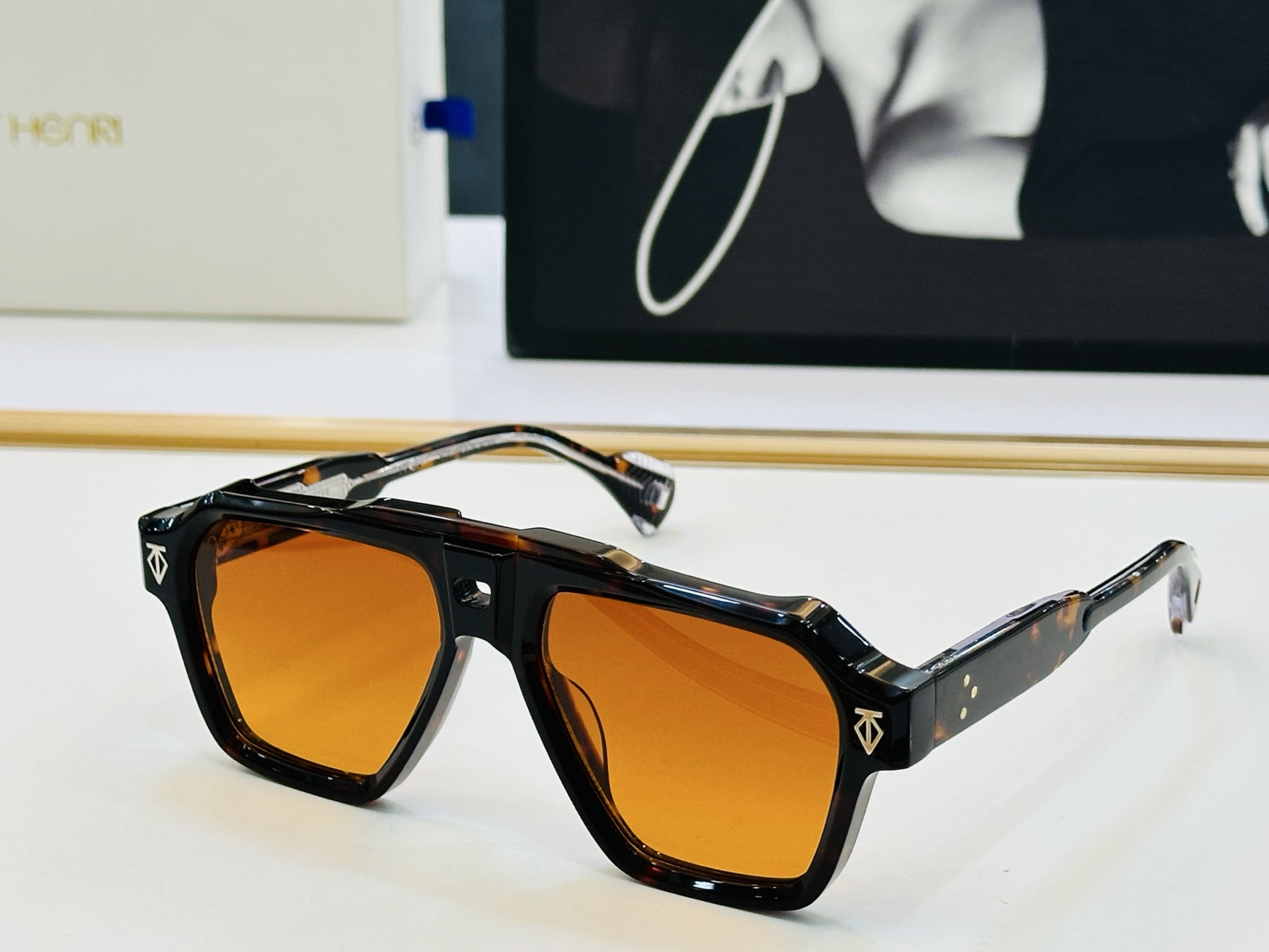 qj THENRI MODEL:SKYLlNE SIZE:57口16-145 配盒