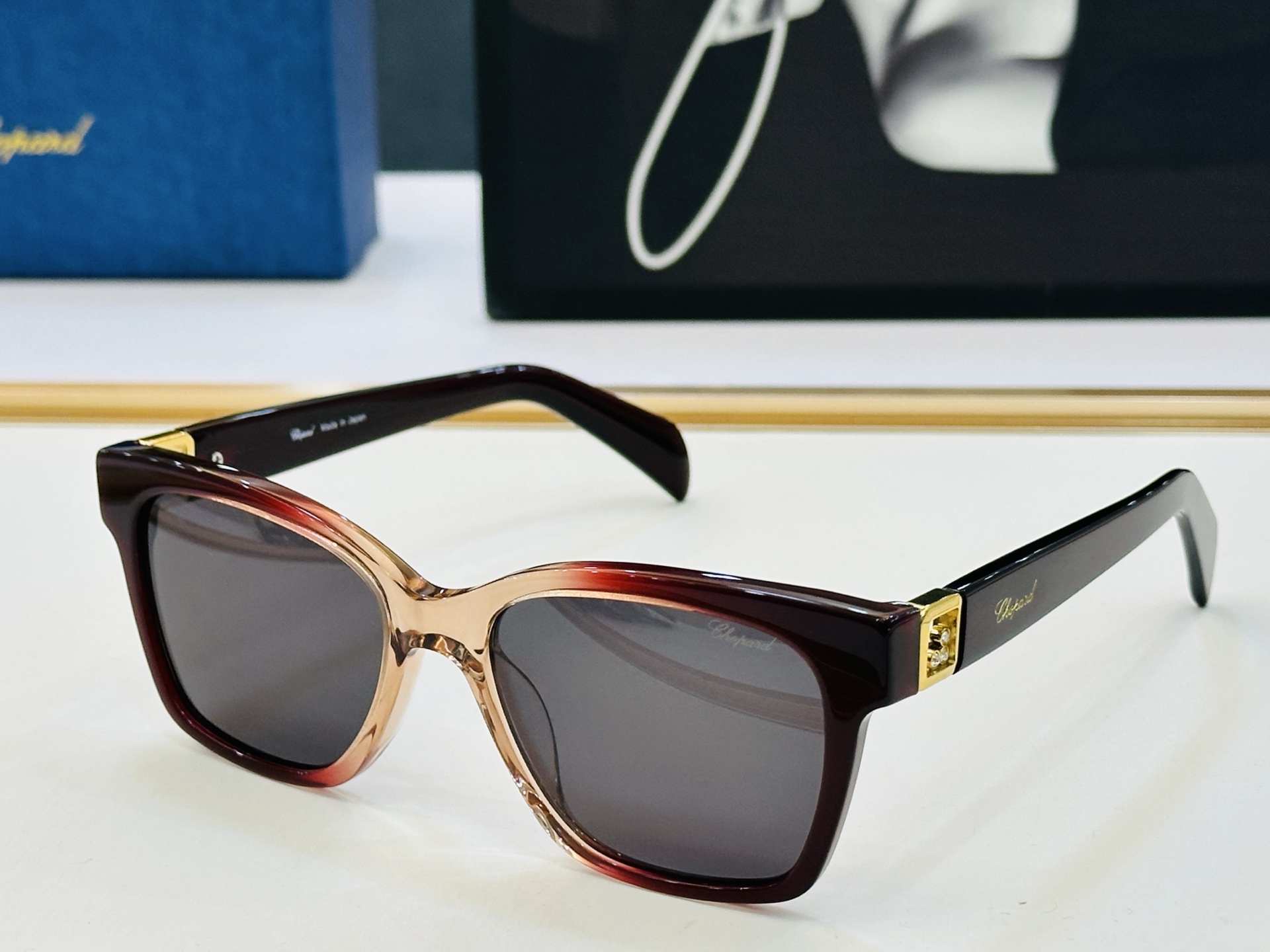 原版 ChoPard肖邦 MODEL: VCH401S Size：54口18-145 以现代时尚的设计风