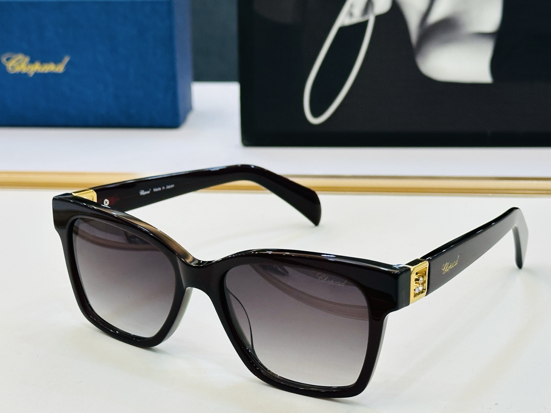 原版 ChoPard肖邦 MODEL: VCH401S Size：54口18-145 以现代时尚的设计风