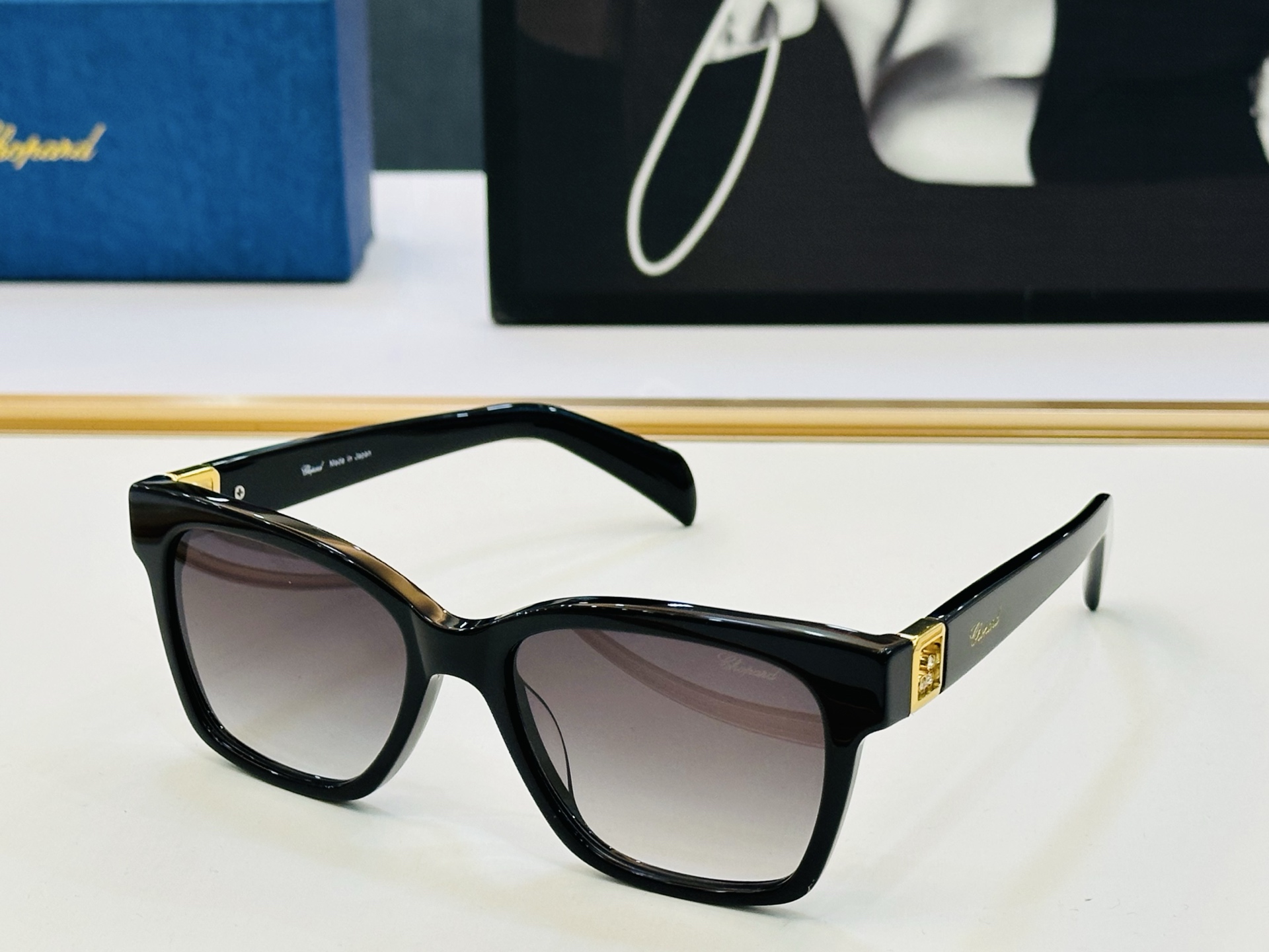 原版 ChoPard肖邦 MODEL: VCH401S Size：54口18-145 以现代时尚的设计风