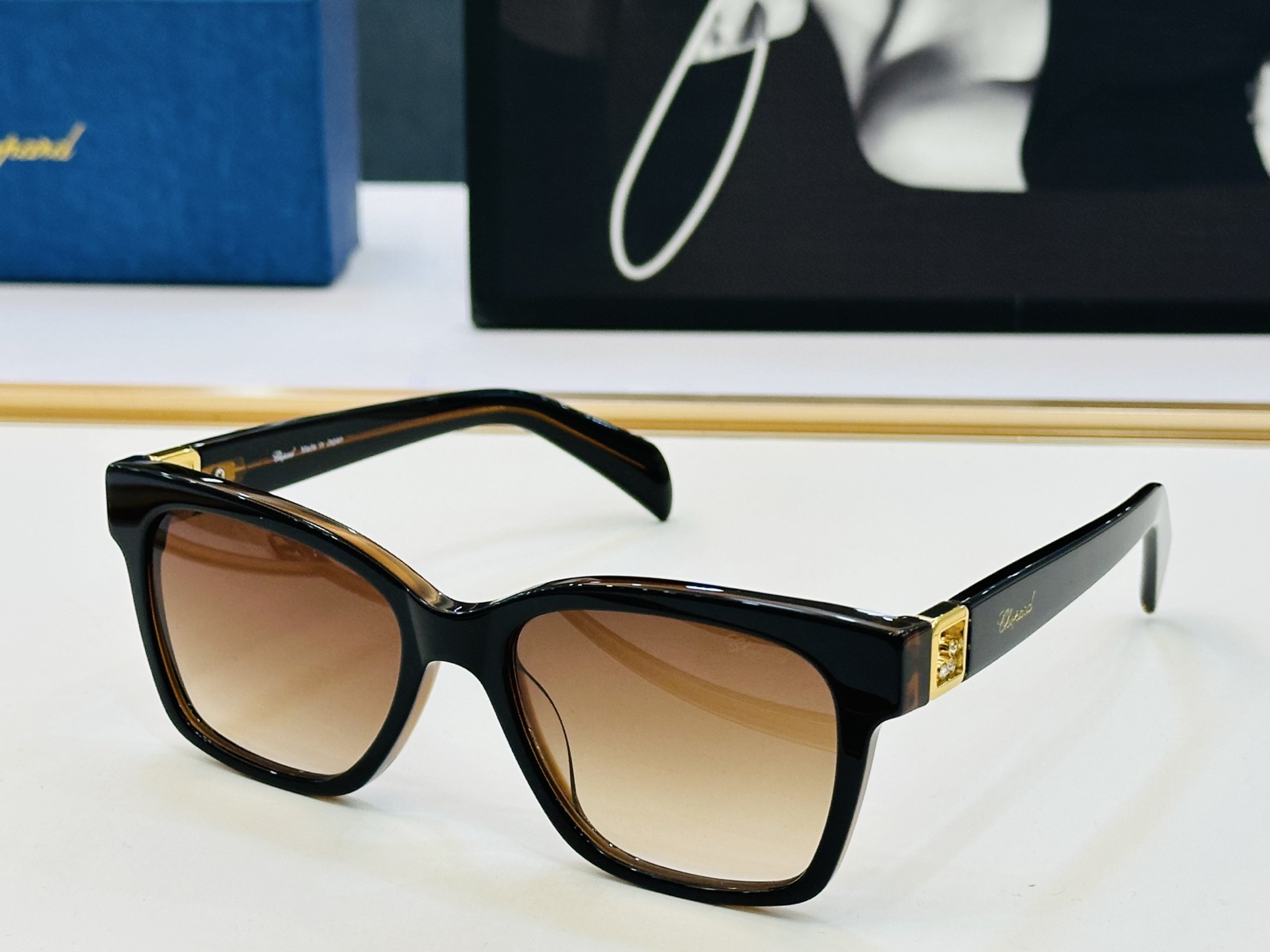 原版 ChoPard肖邦 MODEL: VCH401S Size：54口18-145 以现代时尚的设计风