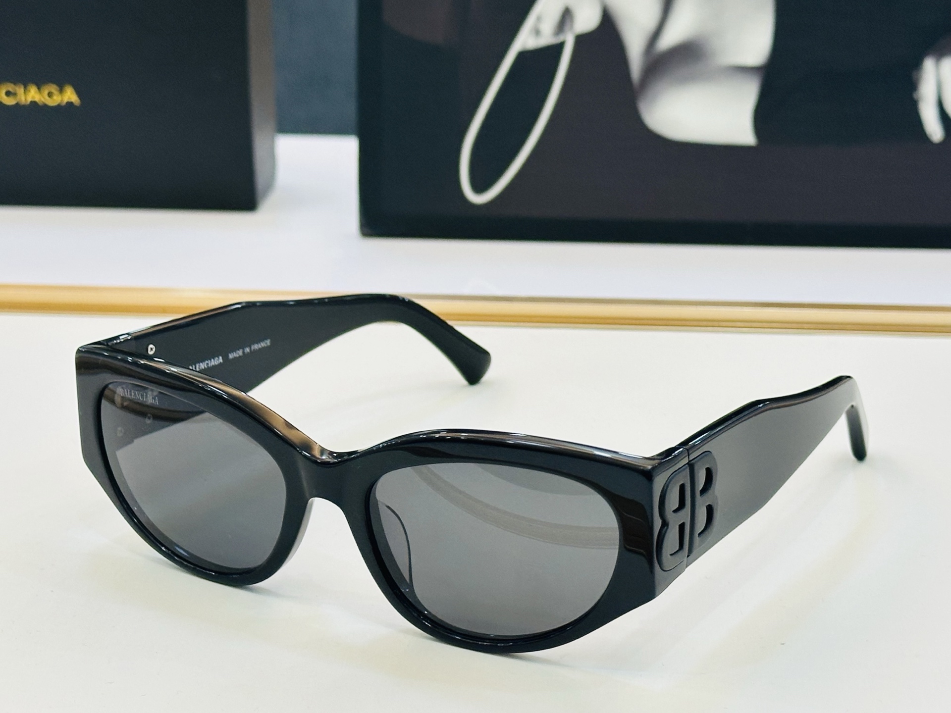 BALENCIAGA巴黎世家 BB0324SK Size：55口19-135 版型很特别的设计让人一眼爱