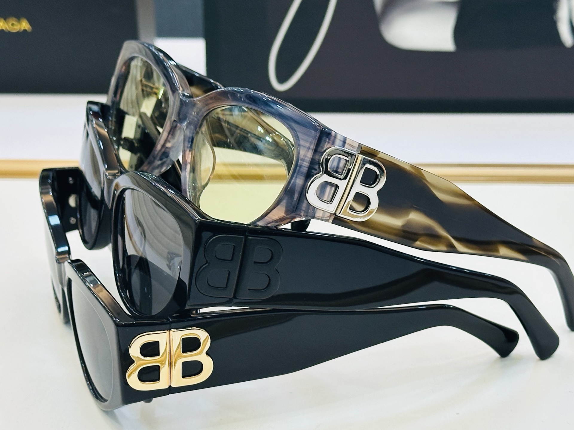 BALENCIAGA巴黎世家 BB0324SK Size：55口19-135 版型很特别的设计让人一眼爱